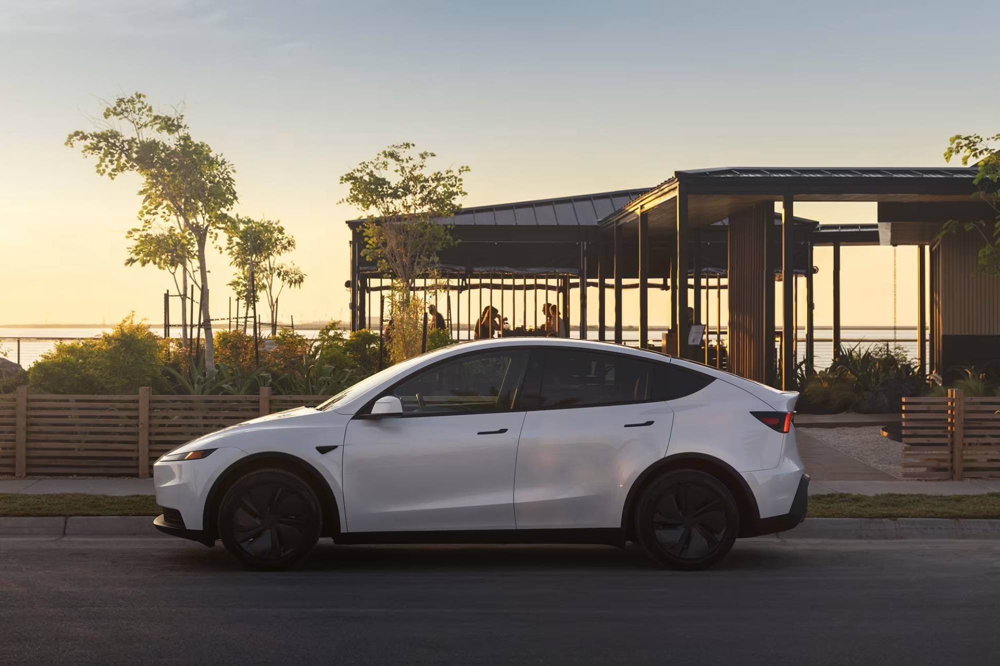 DeSantis señaló que muchos compradores de Tesla eligen esos automóviles por sus prestaciones y características técnicas, y no necesariamente como una defensa exclusiva de la tecnología eléctrica