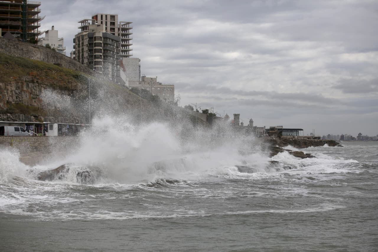 Cuándo y dónde impactará el ciclón extratropical que provocará vientos huracanados y olas de hasta 12 metros