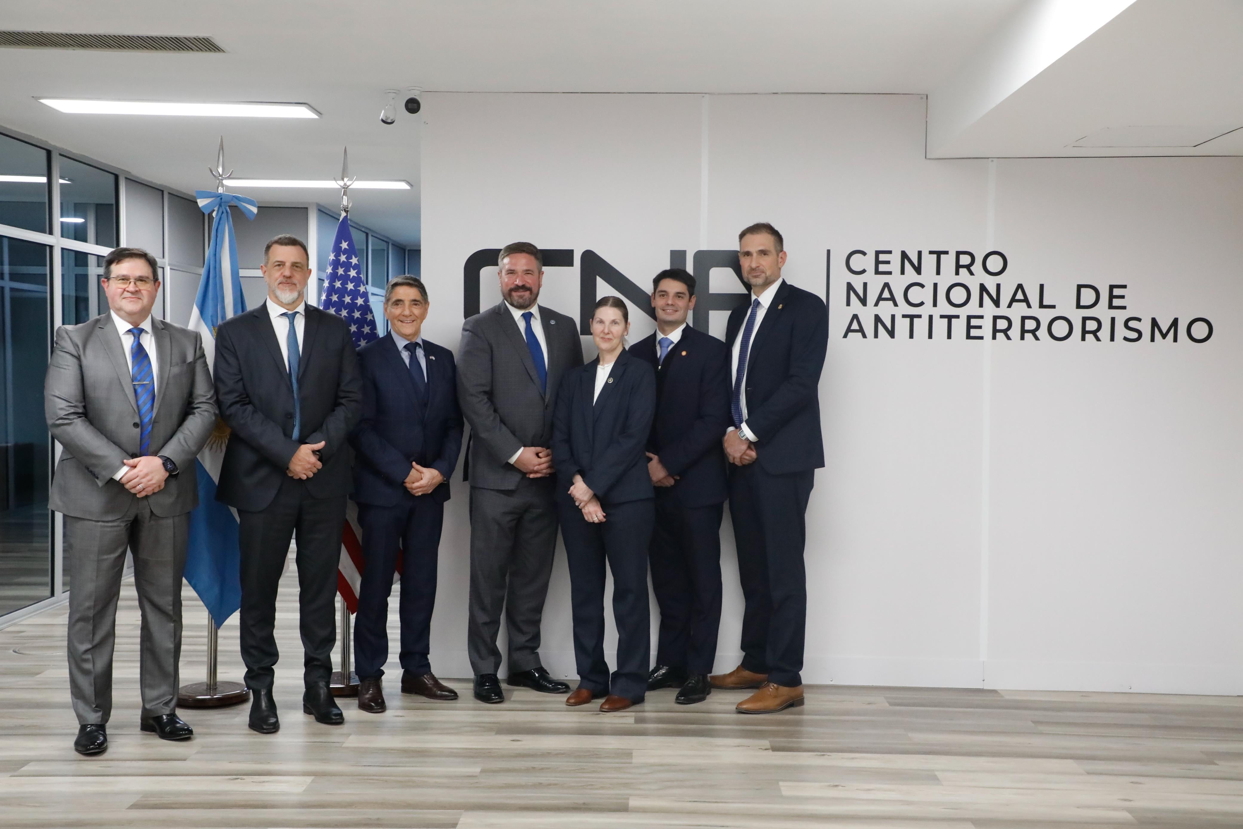 El FBI y la SIDE fortalecen la cooperación en la lucha contra el terrorismo y el crimen organizado