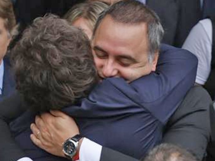 Milei designó a Diego Santilli como nuevo jefe de Gabinete en reemplazo de Adorni 10 Adorni presentó su renuncia a la jefatura de gabinete el sábado, con elogios a Milei y a su hermana Karina