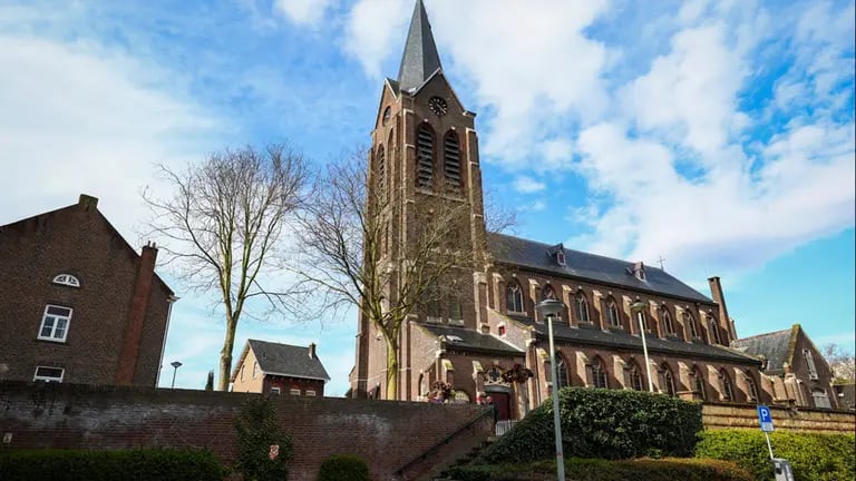 Iglesia de San Pedro y San Pablo en Wolder, donde se habrían hallado los restos del mosquetero