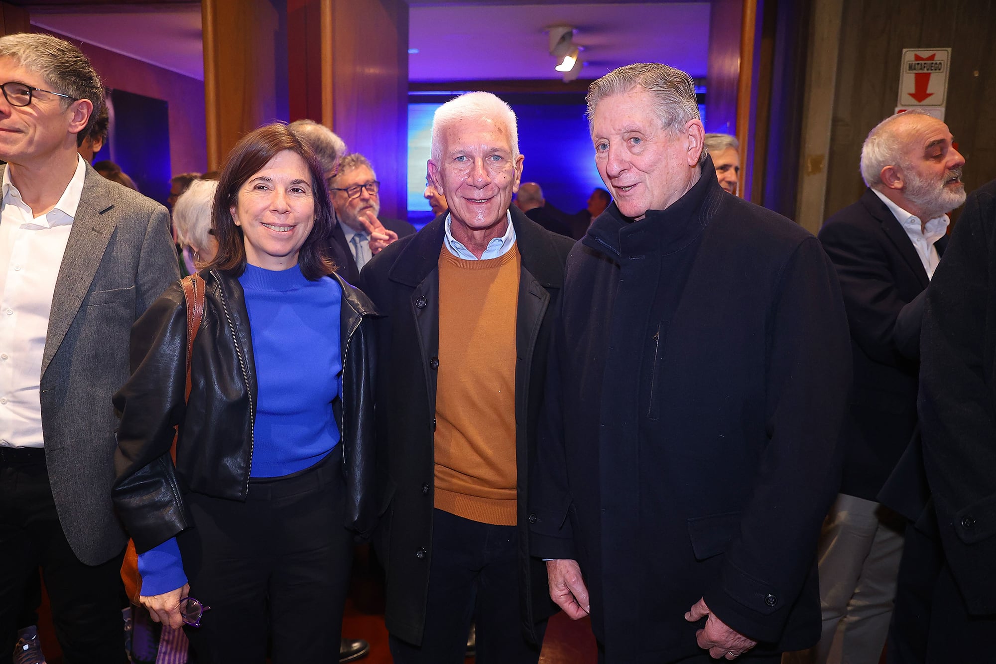 En fotos. El Dr. Juan Carlos Maqueda recibió la Pluma de Honor de la Academia Nacional de Periodismo 49 Miembro de la Comisión de Libertad de Expresión de la Academia Nacional de Periodismo, María O’Donnell, junto a Néstor Scinona y al Dr. José Claudio Escribano