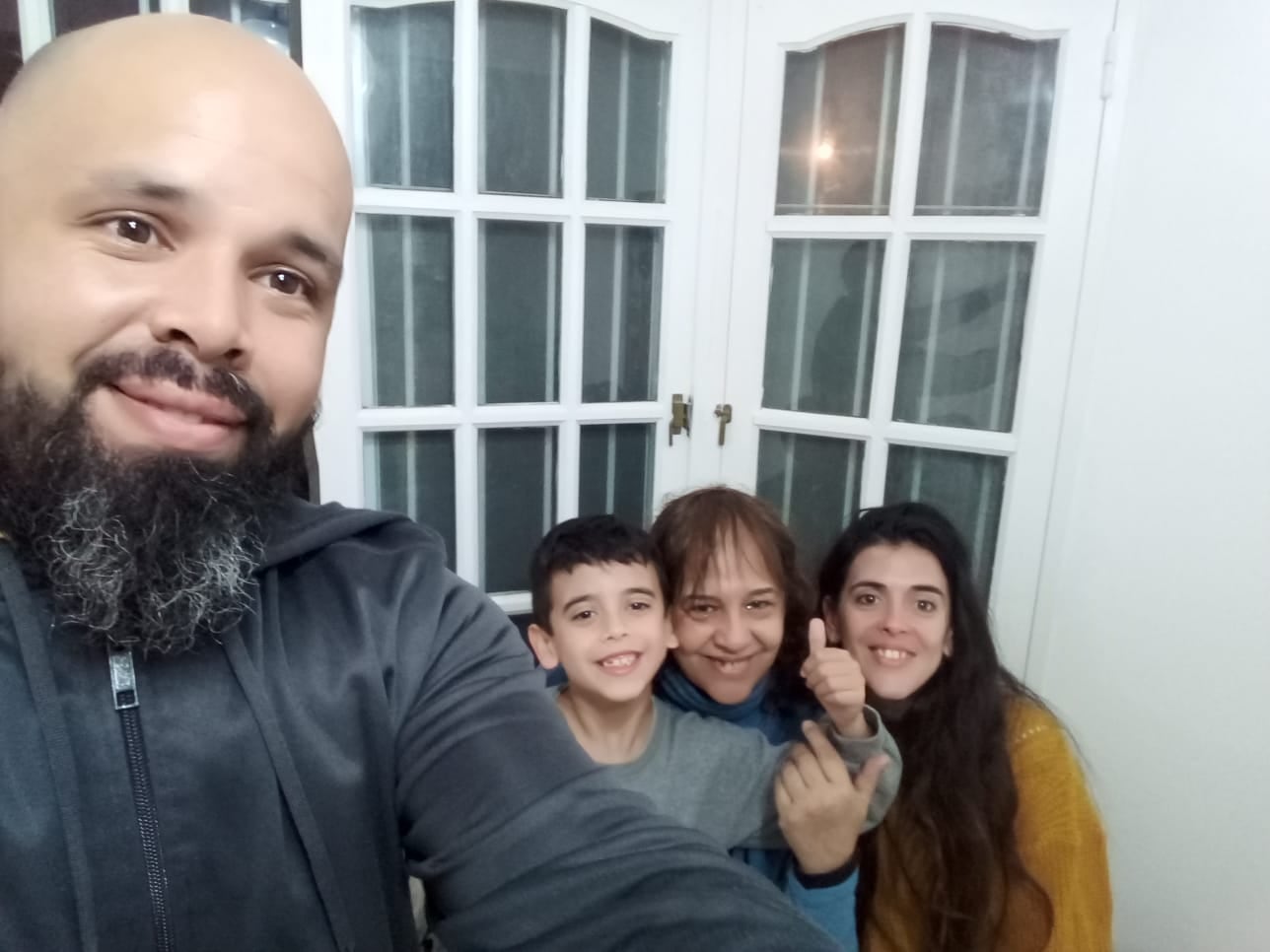 Junto a su hija, yerno y nieto.