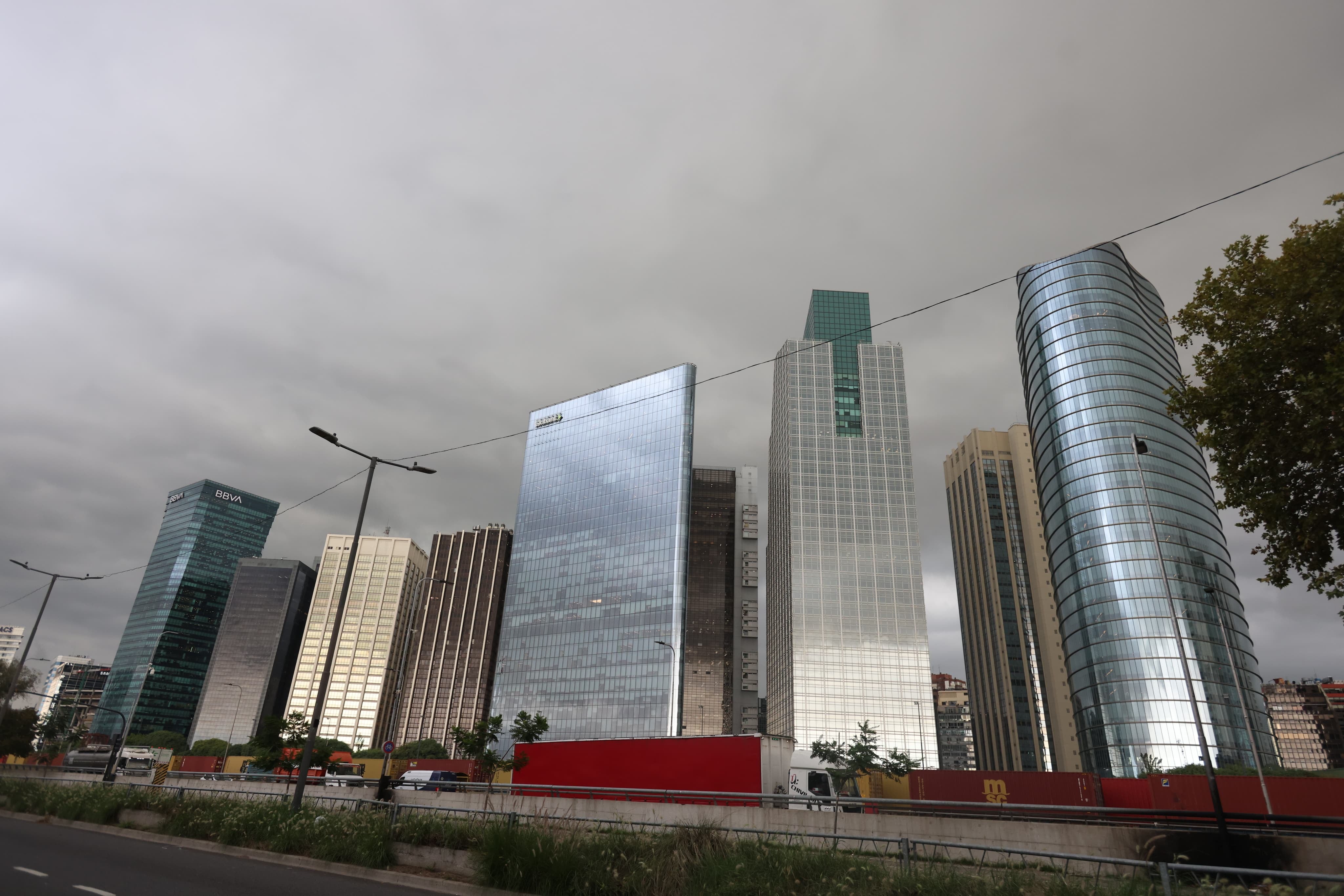 Hay alerta naranja y amarilla por tormentas, vientos y Zonda para este sábado 24 de octubre: las provincias afectadas 7 Se espera una jornada lluviosa en la Ciudad este sábado