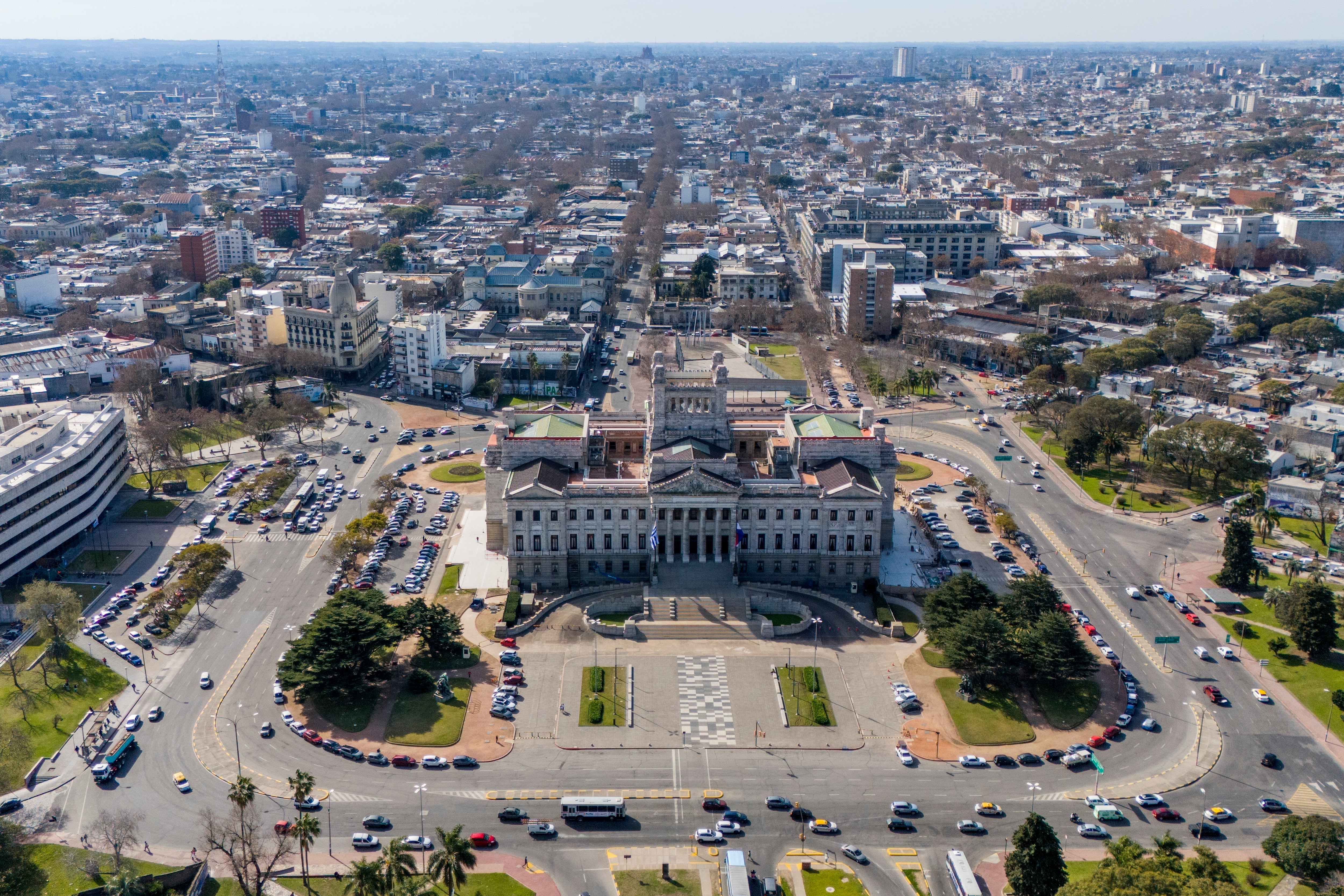 Uruguay lidera los índices de costo de vida, supermercados y restaurantes, y también se ubica entre los países con alquileres más elevados