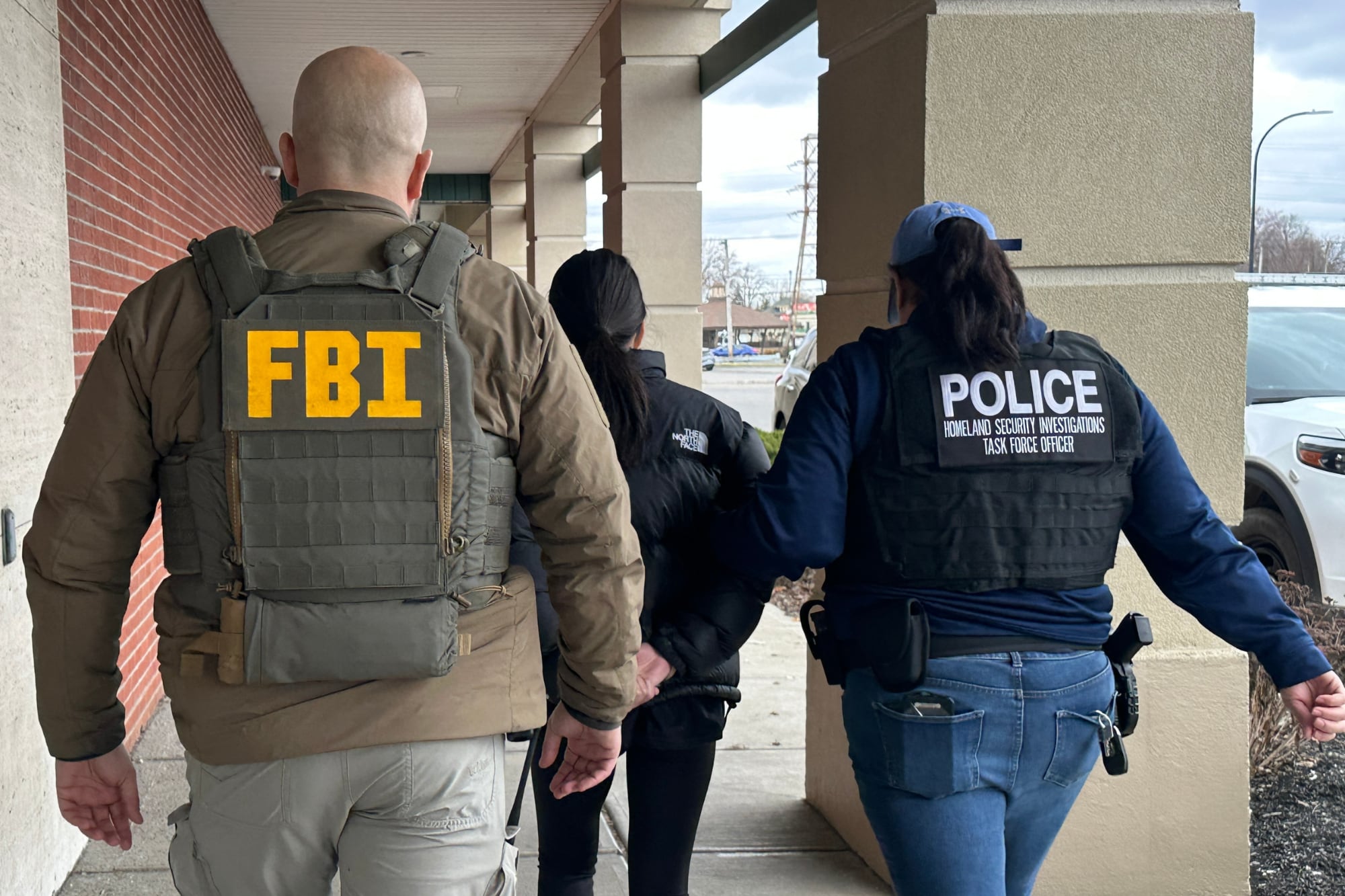 La División de Seguridad de la Lotería de Florida colabora activamente con el ICE para detener a personas sin estatus regular