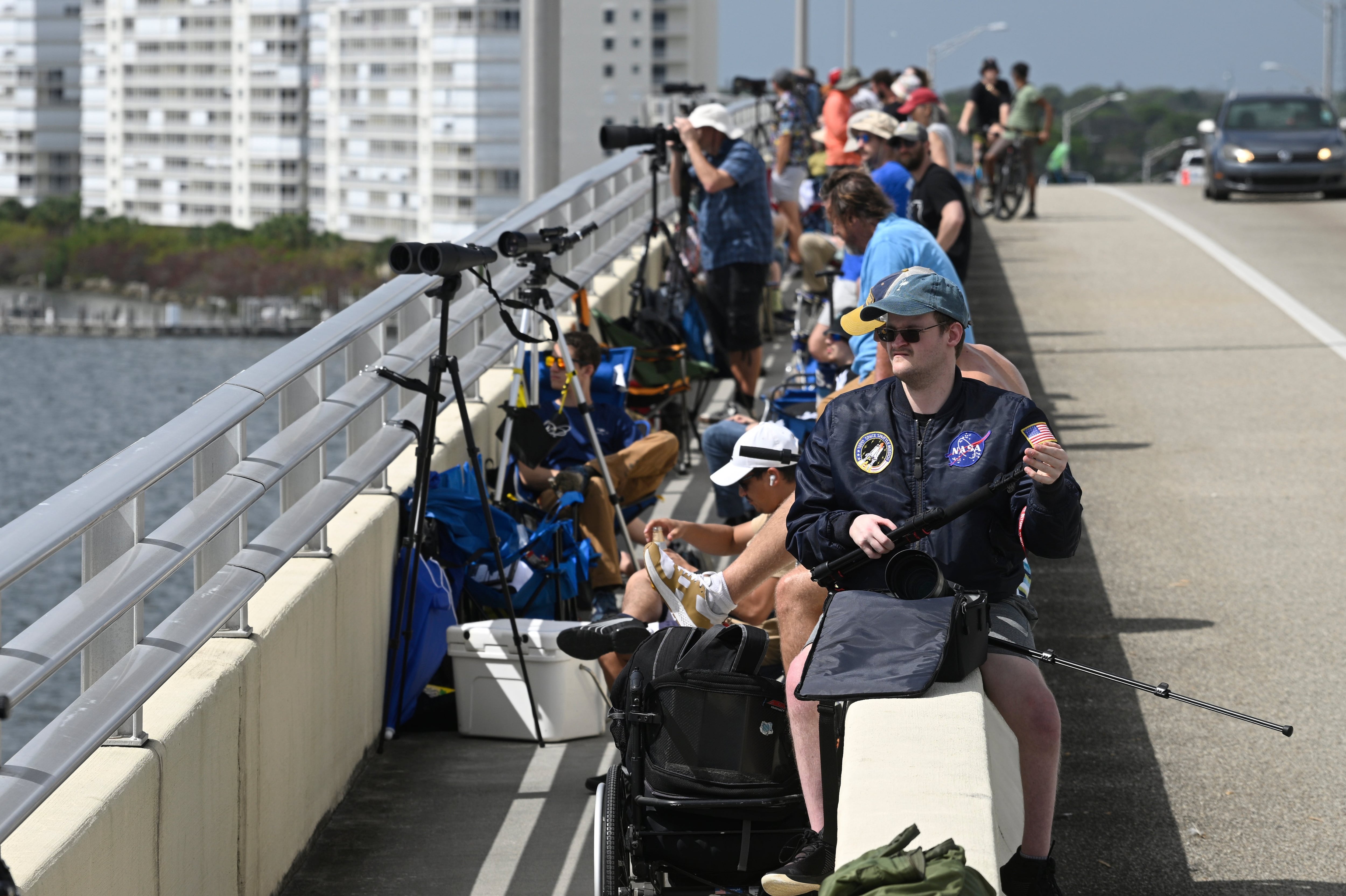El público no se quiere perder la posibilidad de fotografiar este momento histórico