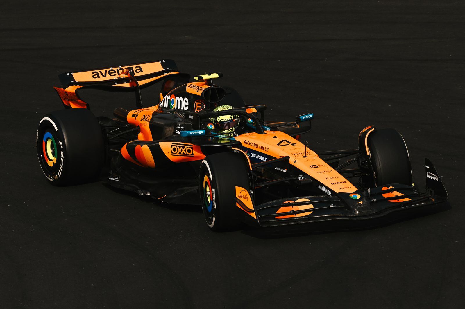 Lando Norris viene advirtiendo que el McLaren es difícil de conducir; pidió un cambio al equipo para que adaptara el auto a su conducción, pero se lo rechazaron.