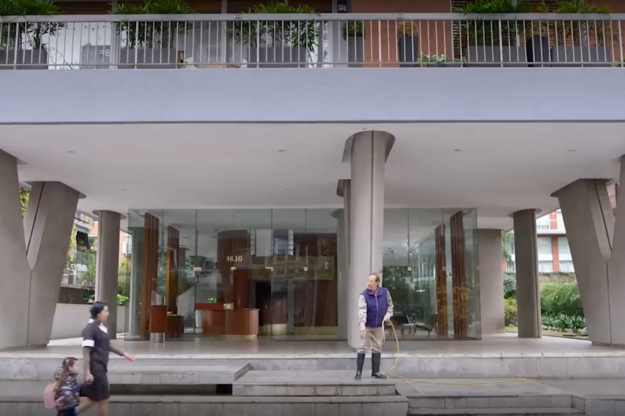 El actor Guillermo Francella interpreta a un encargado de edificio en la comedia negra de Star+