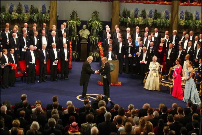 De una servilleta a un premio Nobel: Lauterbur lo recibió de manos del rey Carlos Gustavo Suecia en Estocolmo en 2003