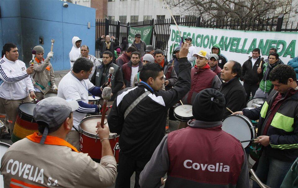 Crece el conflicto entre intendentes bonaerenses del PJ y el gremio de Moyano por el ajuste en recolección de residuos