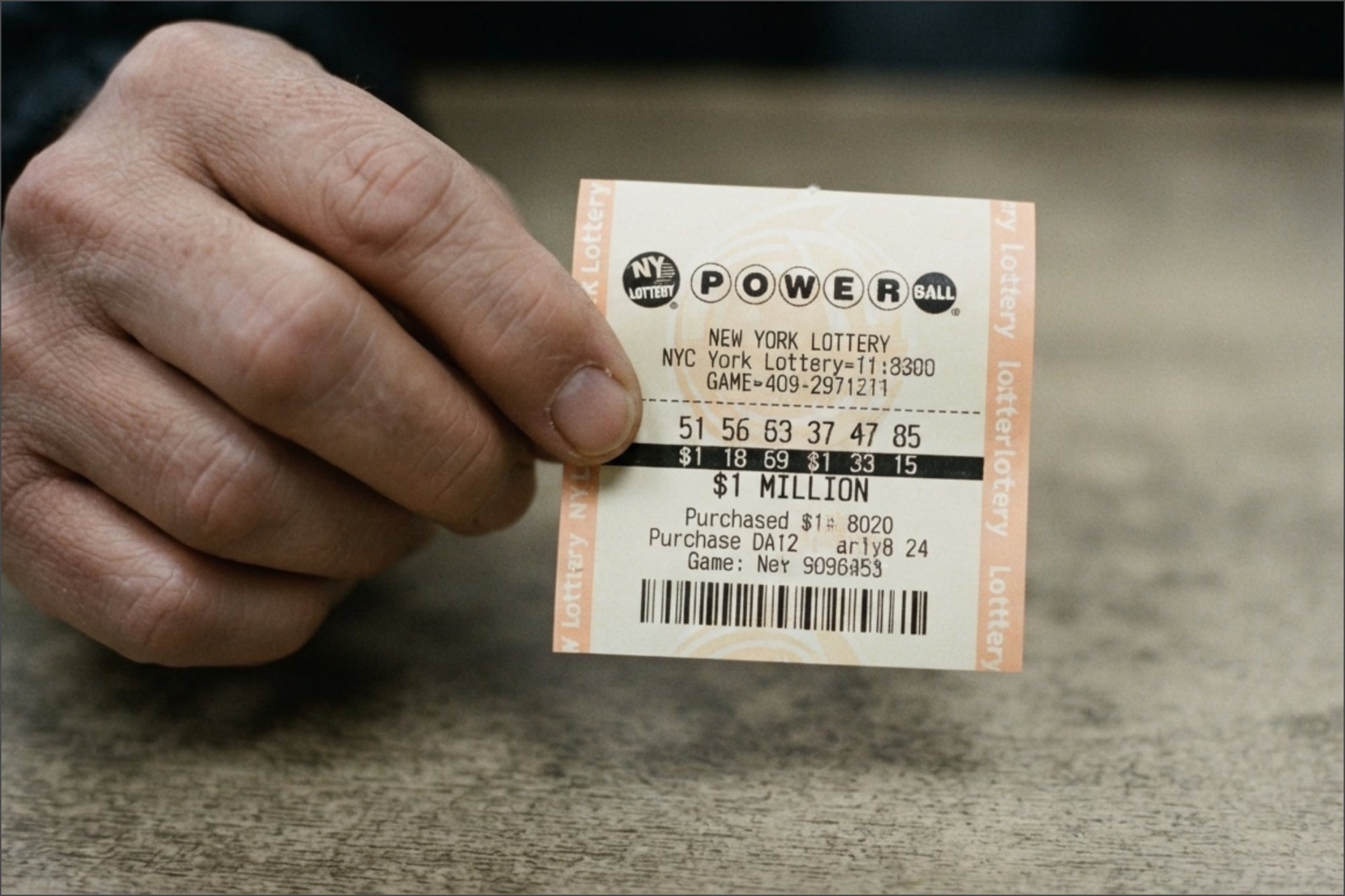 Alerta en Nueva York: buscan al ganador de US$1 millón del Powerball antes del 6 de agosto 6 El ganador del sorteo del Powerball por US$1 millón compró el boleto en Diamond News, Inc., ubicada en 631 2nd Avenue, Nueva York