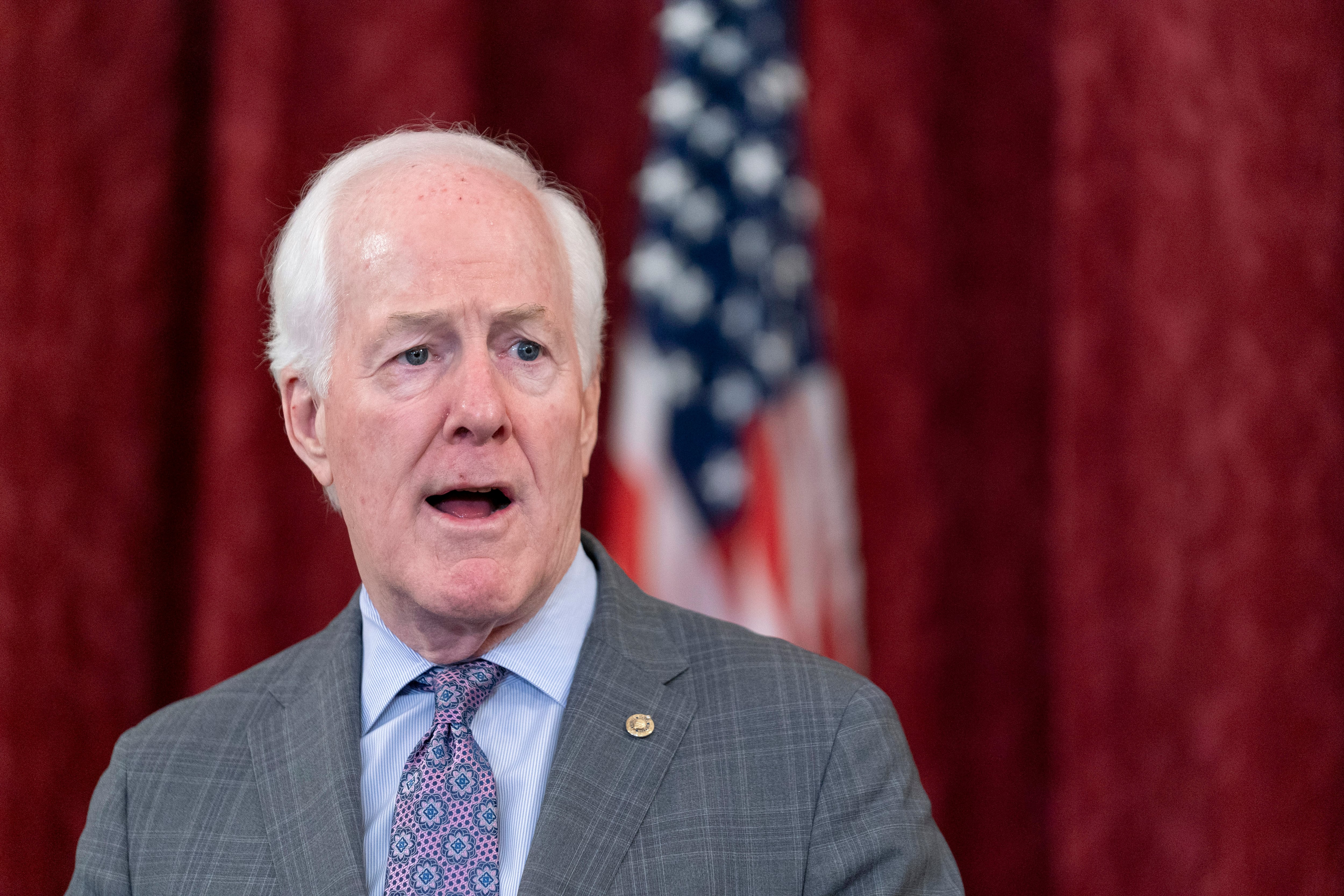 John Cornyn propone eliminar los privilegios de los miembros del Congreso en los aeropuertos de EE.UU.