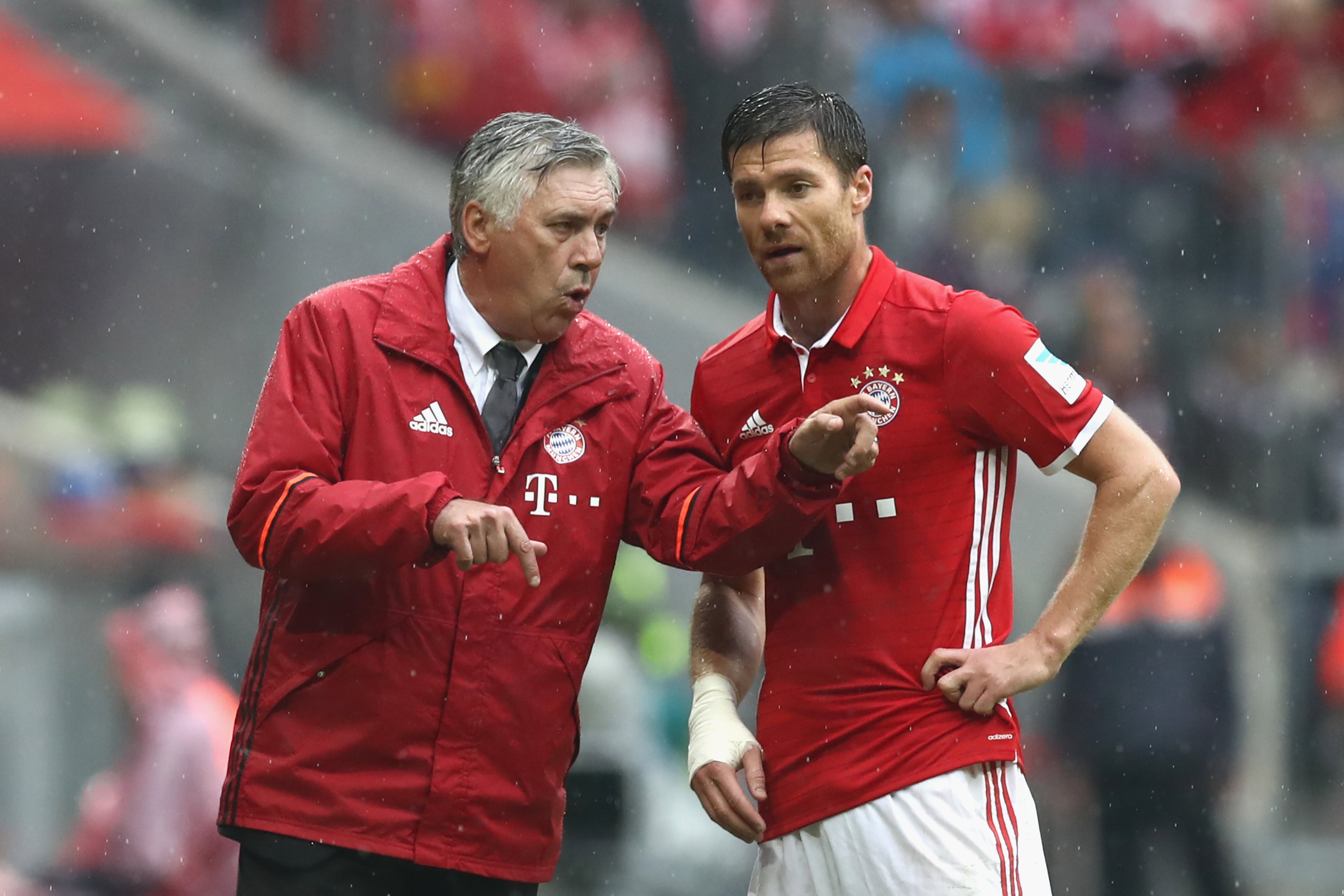 Las cosas del destino: Carlo Ancelotti fue el entrenador de Xabi en Bayern Munich, pero ahora será Alonso el que lo suceda en el Real Madrid.