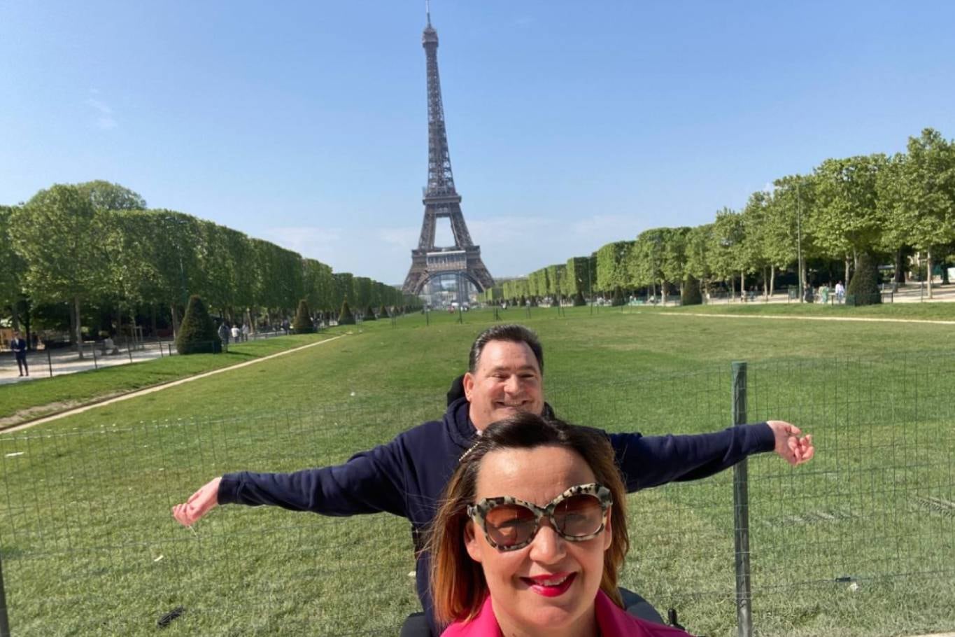 Massimo Lorusso y Sonia durante un viaje en París