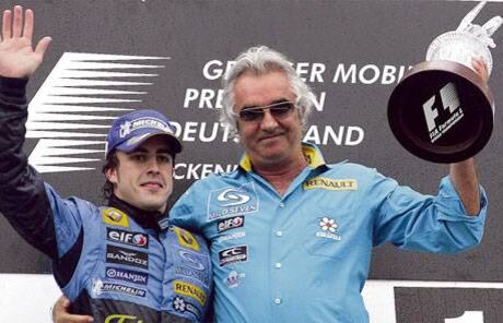 Fernando Alonso, el piloto por el que se decantó Briatore en 2003 y relegó a Jenson Button; el español fue un acierto del italiano: se consagró bicampeón entre 2005 y 2006 con Renault.