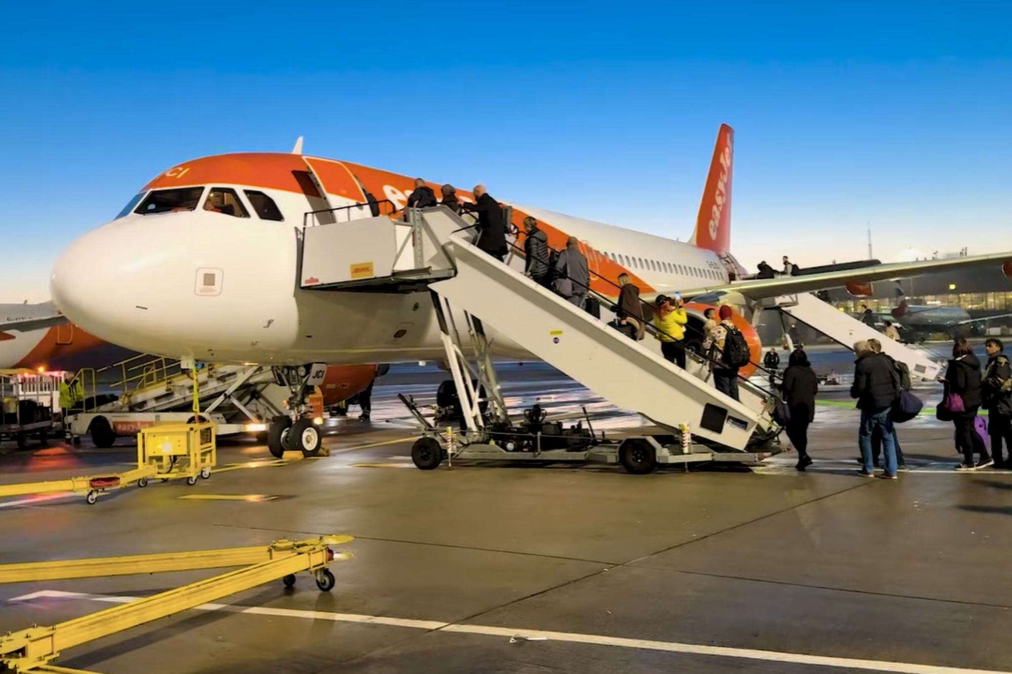 El viaje fue realizado en una aerolínea low cost, pero igualmente no deja de llamar la atención