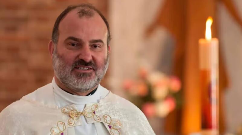 A días de ser enjuiciado por abuso sexual ultrajante, suman otra denuncia contra un sacerdote argentino