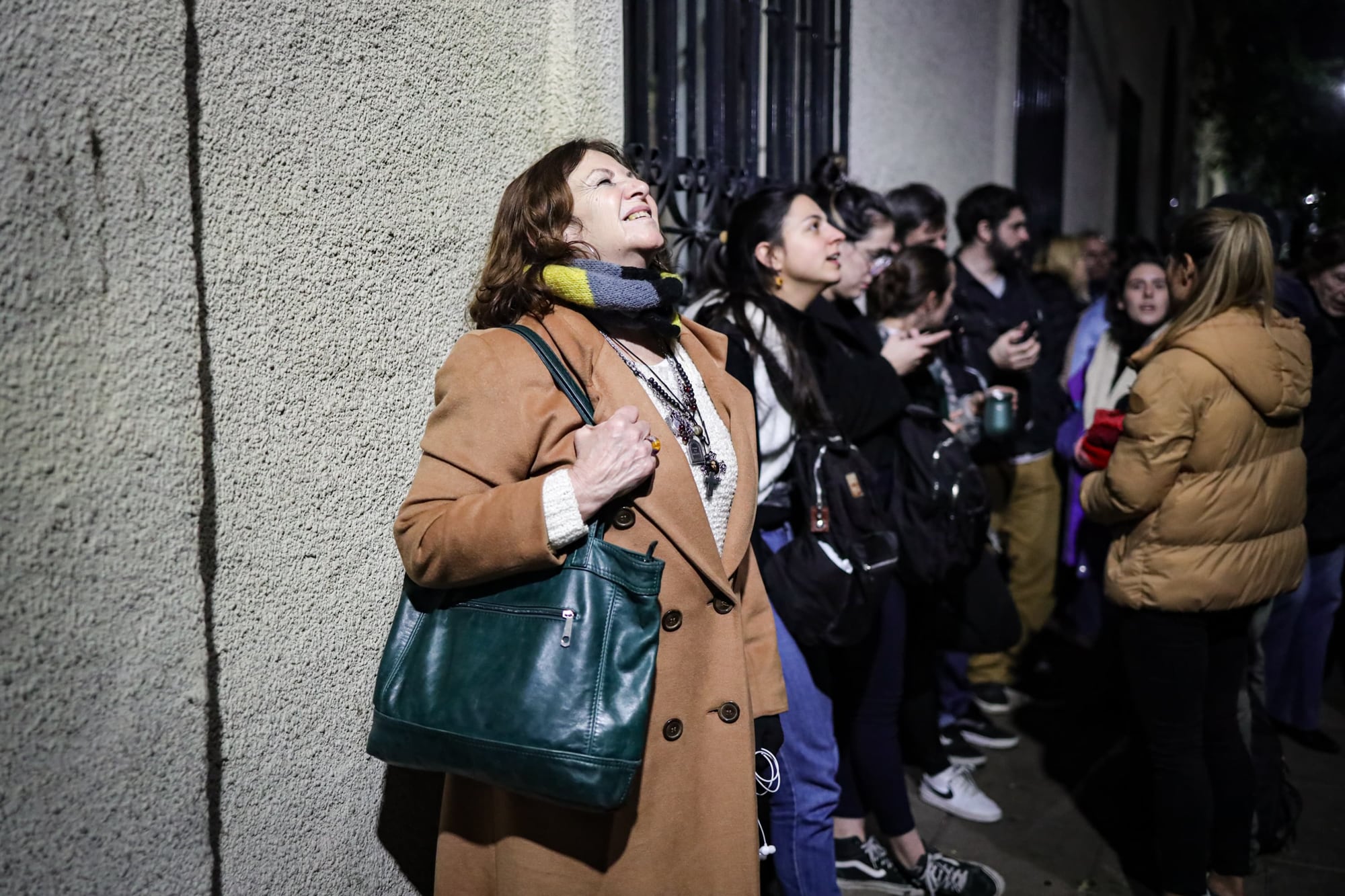 Vigilia de militantes en la puerta de la casa de Cristina Fernández de Kirchner en el barrio de Constitución