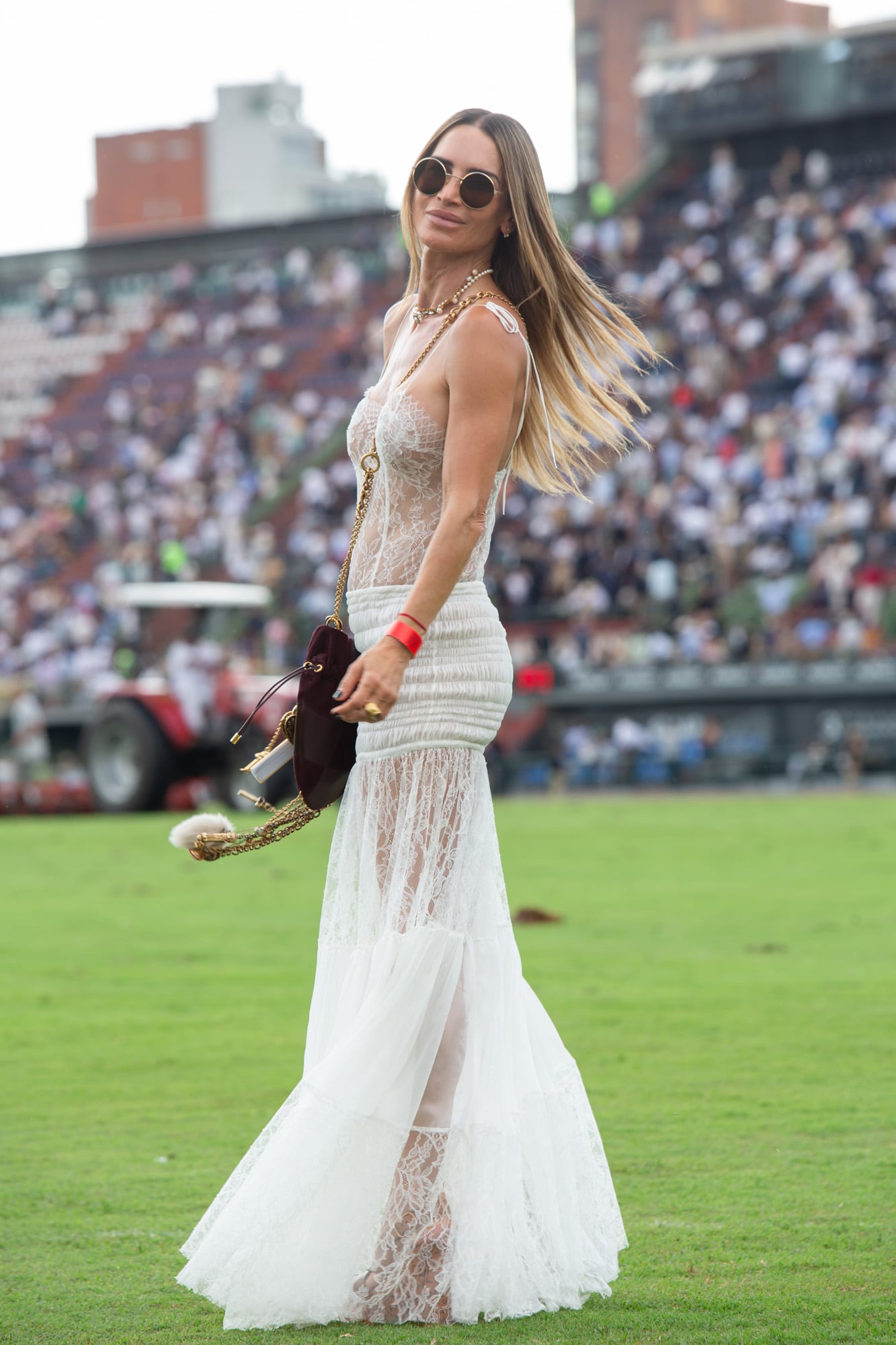 María Vázquez dejó sus ondas de lado y apostó esta vez a una melena súper lacia