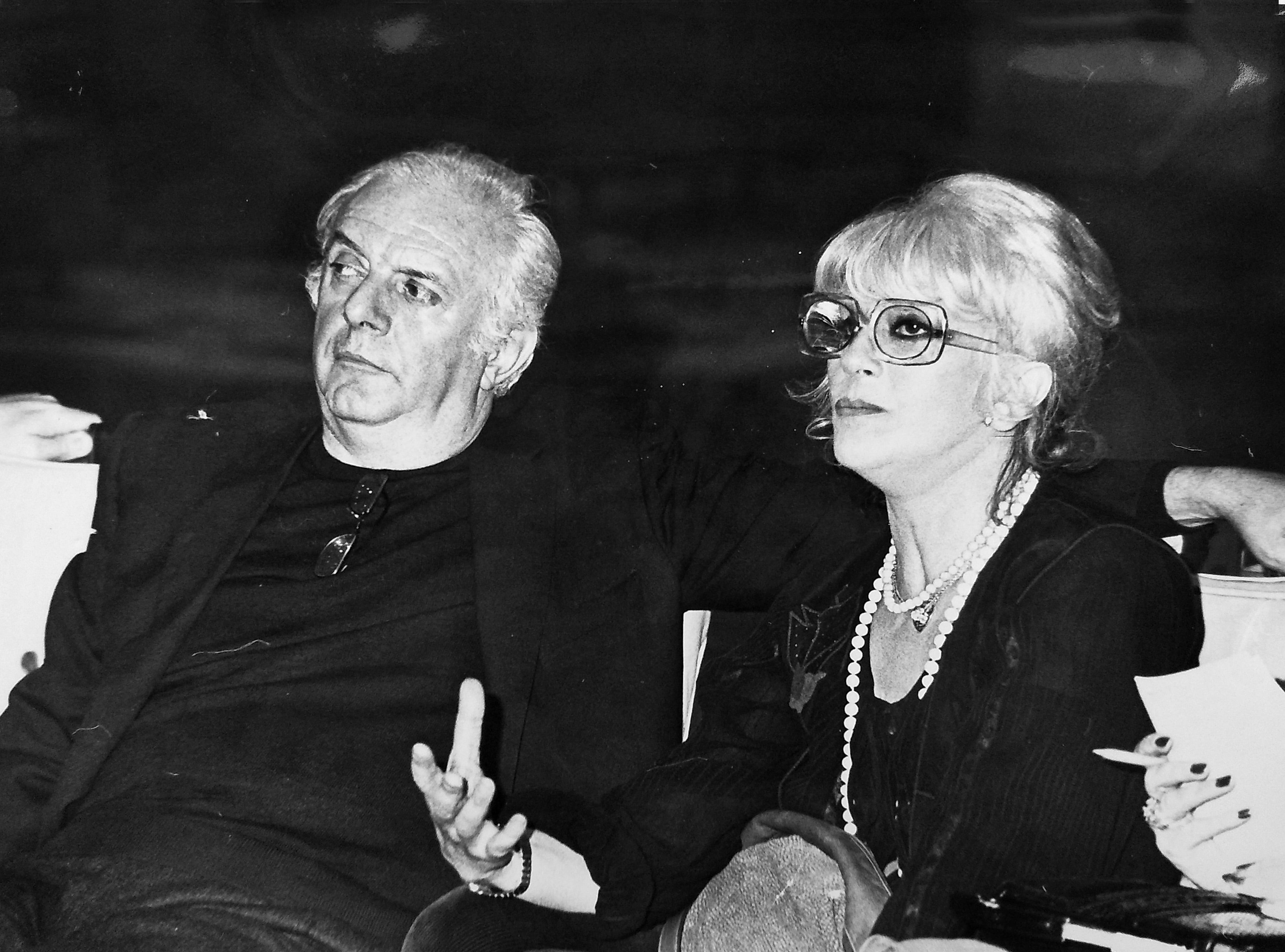 Dario Fo y Franca Rame en su encuentro con la prensa antes de sus funciones en el San Martín, en 1984