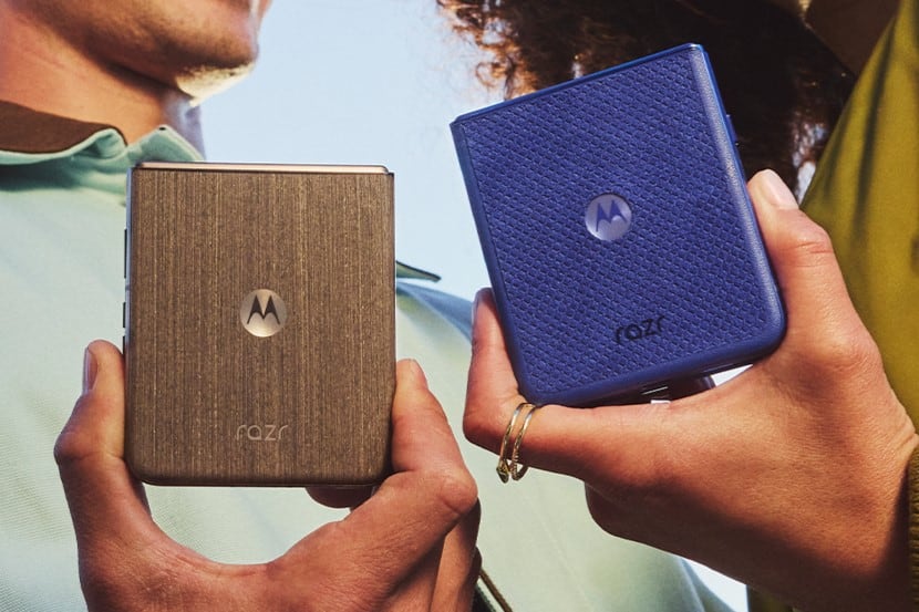 Las dos opciones de color y material del Motorola Razr 70 Ultra