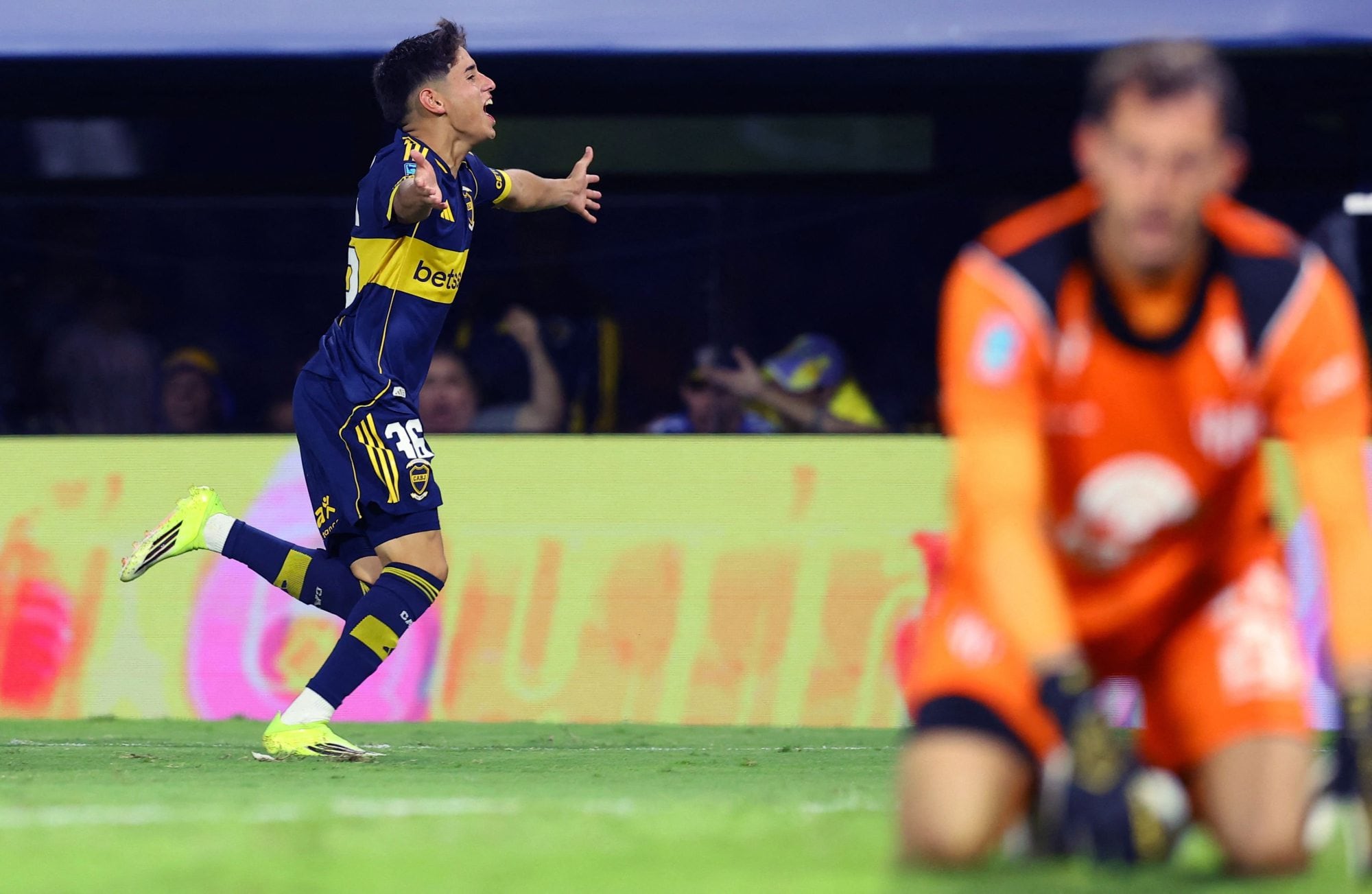 Tomás Aranda, de 18 años, festeja su primer gol en Primera: este sábado, el chico de Ciudadela recibió su primera citación a la selección argentina Sub 20.