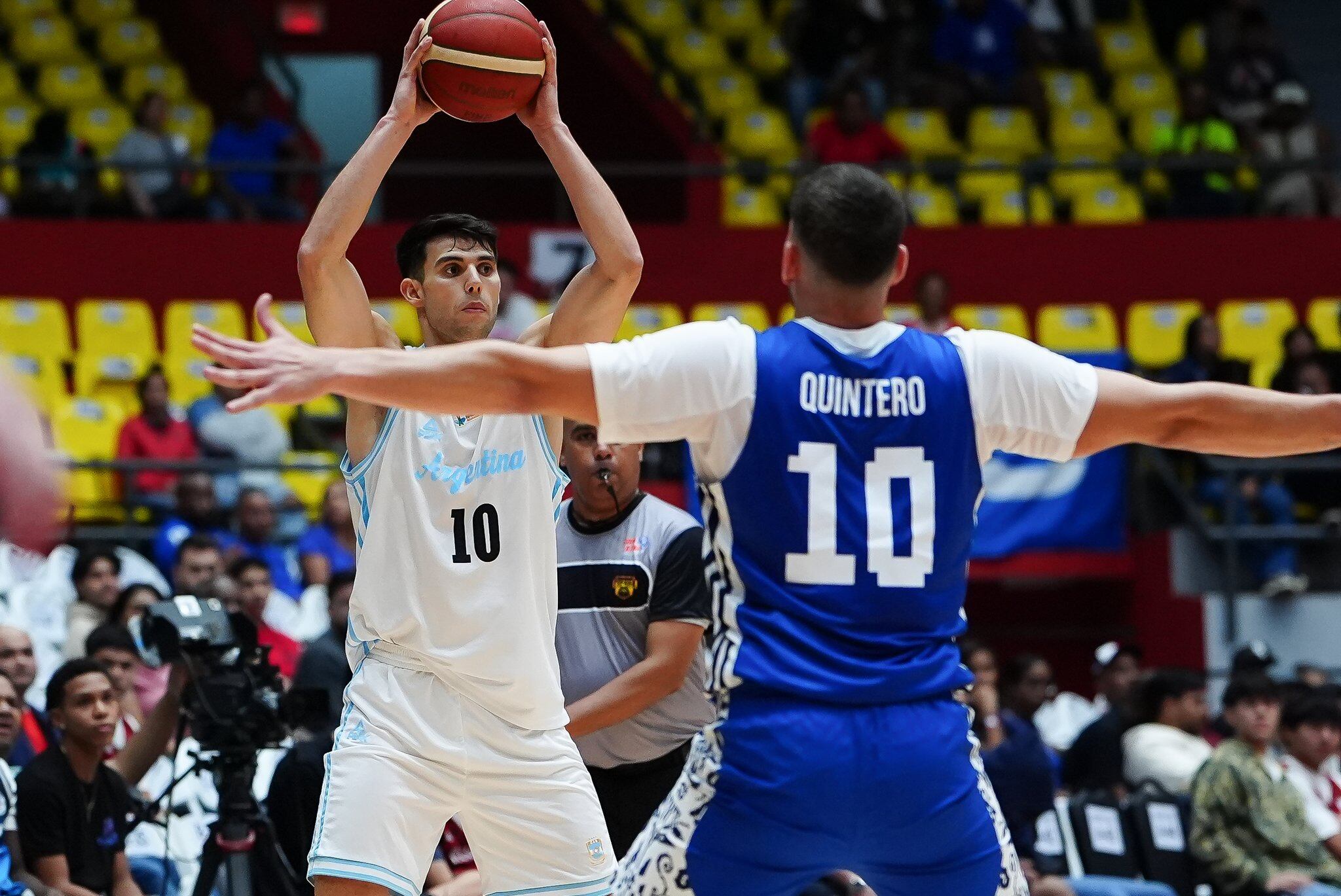 Gonzalo Corbalán, escolta de 23 años de San Pablo Burgos, de España, es uno de los de mayor proyección en la selección argentina.