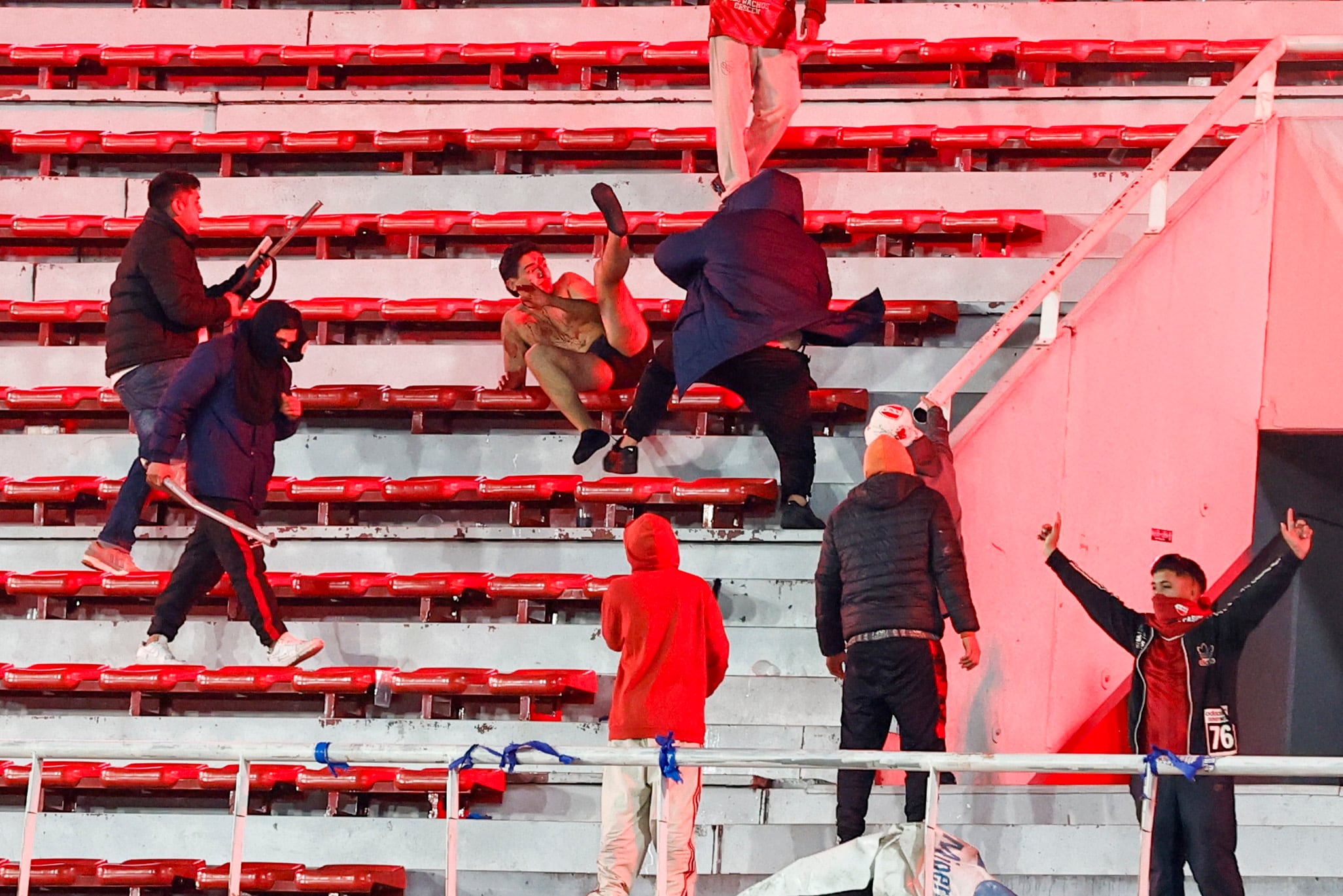 Incidentes entre la barra de Universidad de Chile y la barra de Independiente