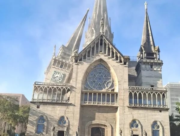 Se derrumbó parte de la Catedral de Manizales tras el terremoto en Colombia