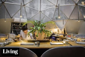 Es chef y decoradora de interiores y armó su restaurant dentro de un domo en el patio de un hotel