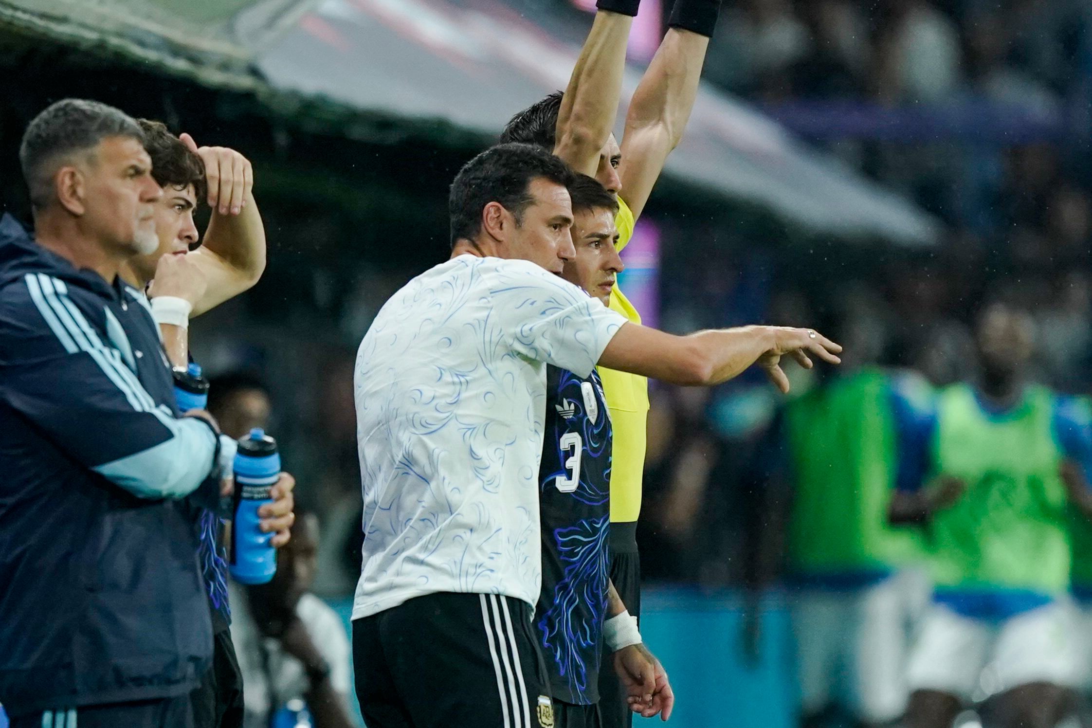Las indicaciones de Lionel Scaloni a Gabriel Rojas