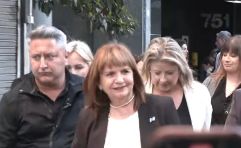 La llegada de Patricia Bullrich al búnker libertario