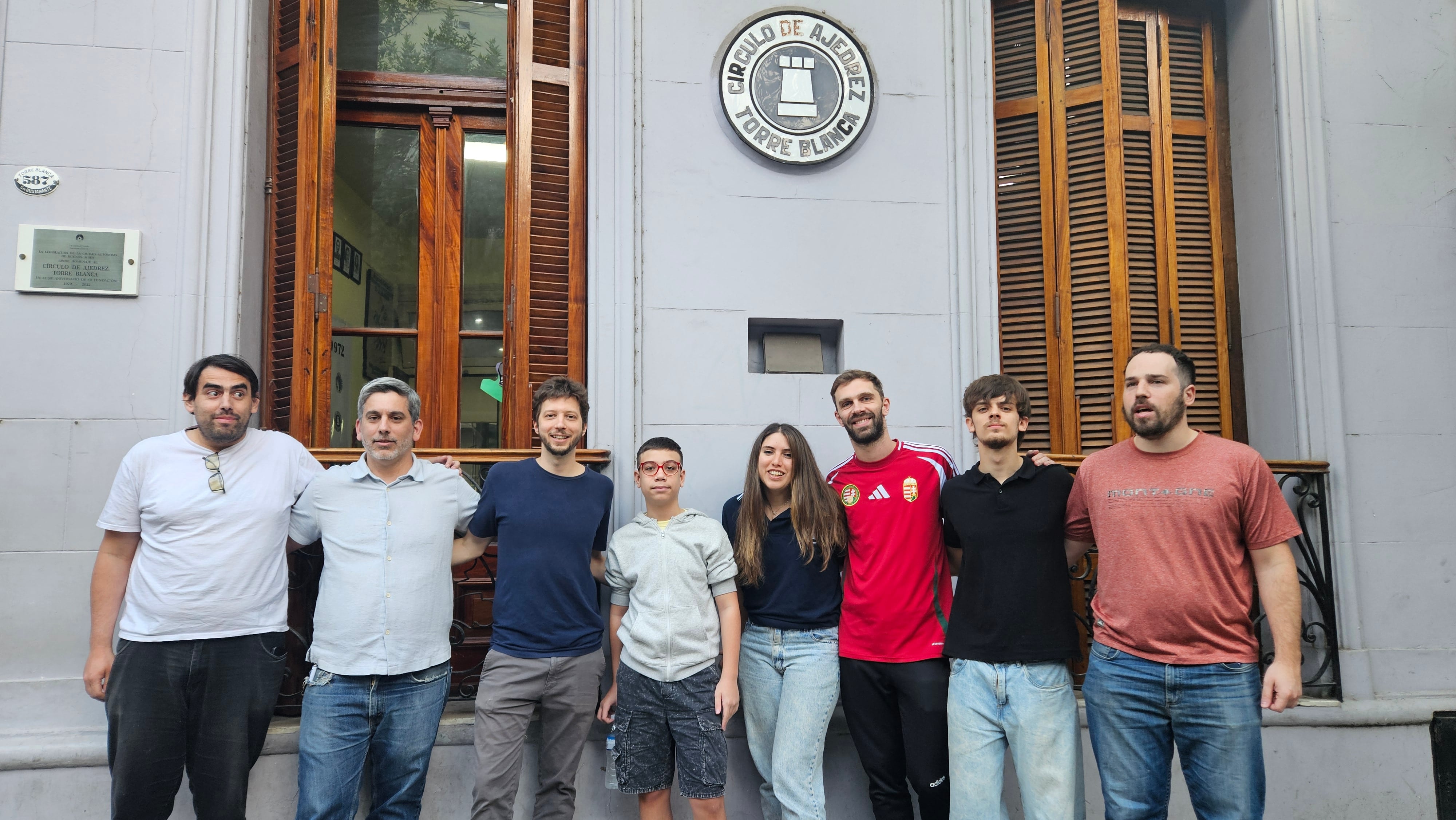 Faustino Oro en el centro