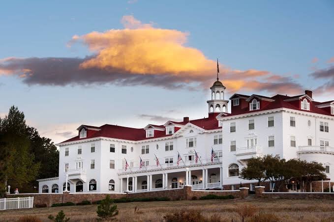 La histórica fachada del Hotel Stanley, que data de 1909, se mantendrá intacta mientras se desarrollan nuevas instalaciones de clase mundial