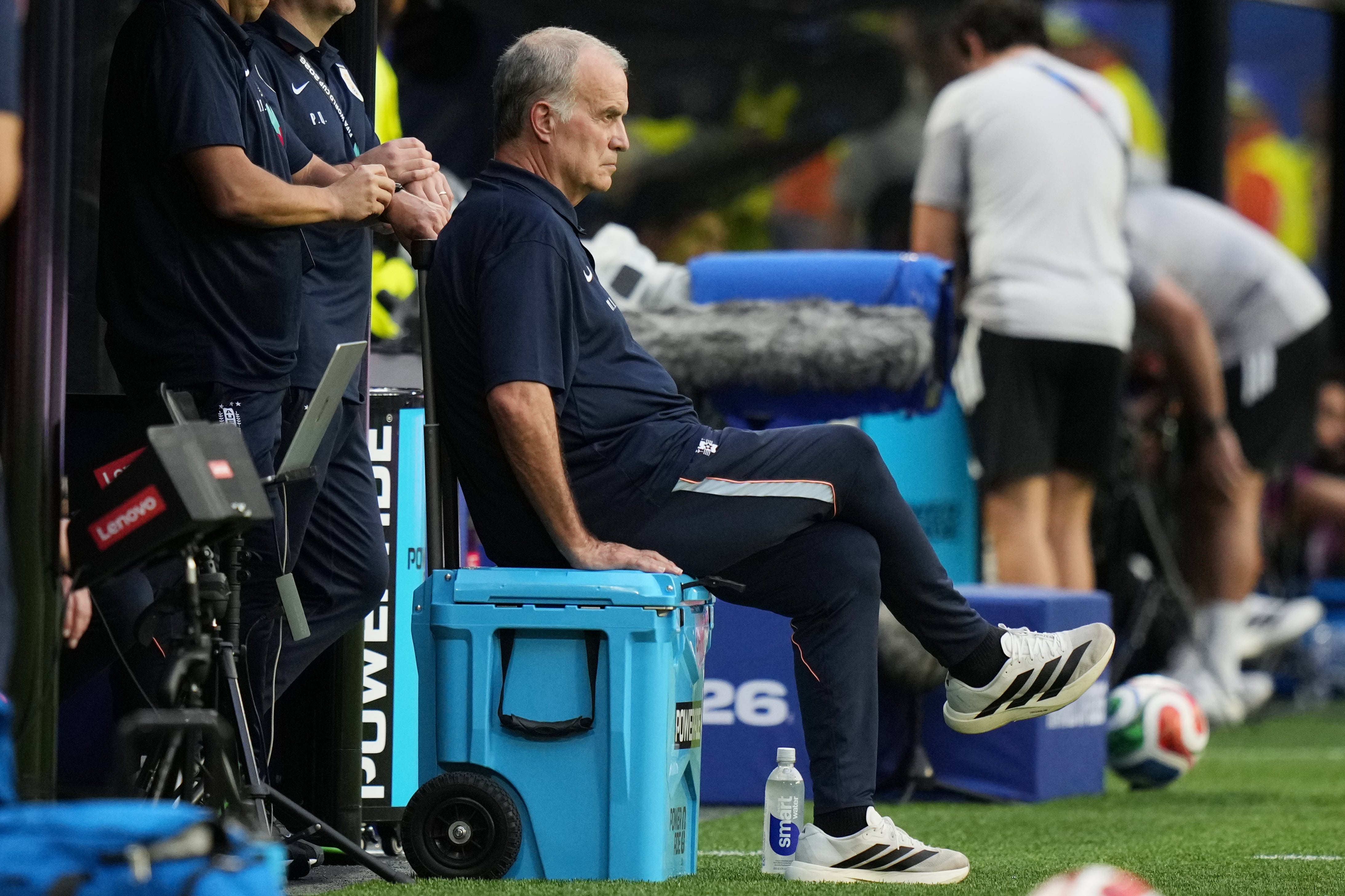 Marcelo Bielsa dispondría tres cambios en Uruguay, luego del 1-1 contra Arabia Saudita; la Celeste necesita ganar para no complicarse en el grupo H.