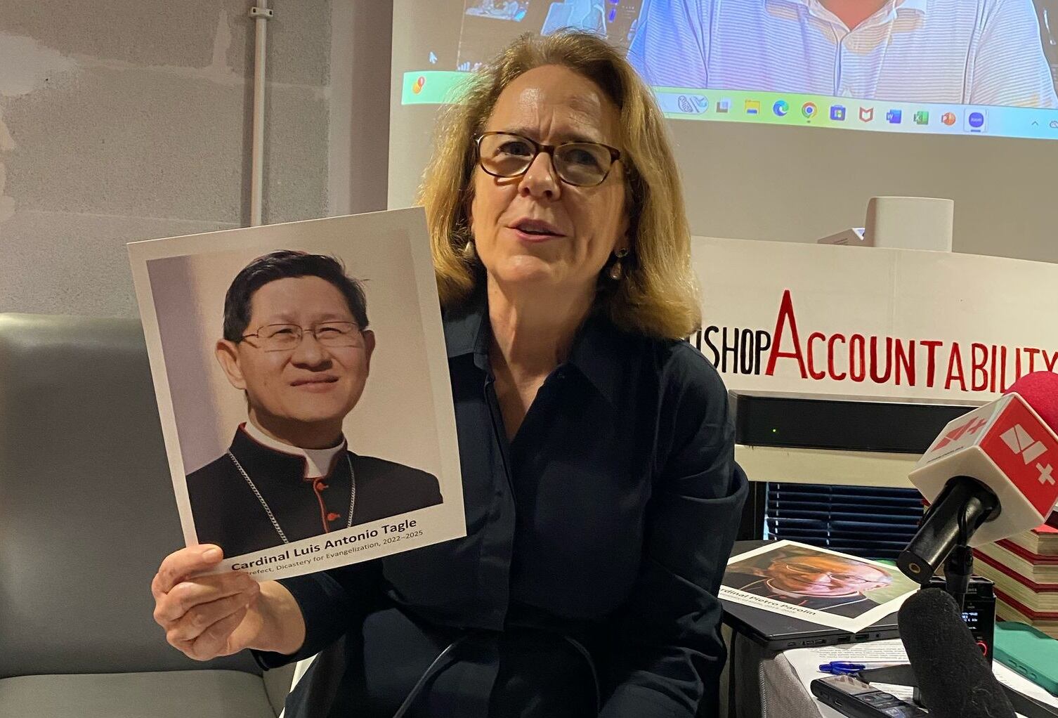 Anne Barrett Doyle, directora de la organización Bishop Accountability, advirtió que los dos principales favoritos para suceder al papa Francisco —el cardenal italiano Pietro Parolin, exsecretario de Estado, y el cardenal filipino Luis Antonio Tagle— no serían buenas opciones para liderar la Iglesia, debido a sus cuestionables antecedentes en el manejo de casos de abusos sexuales.