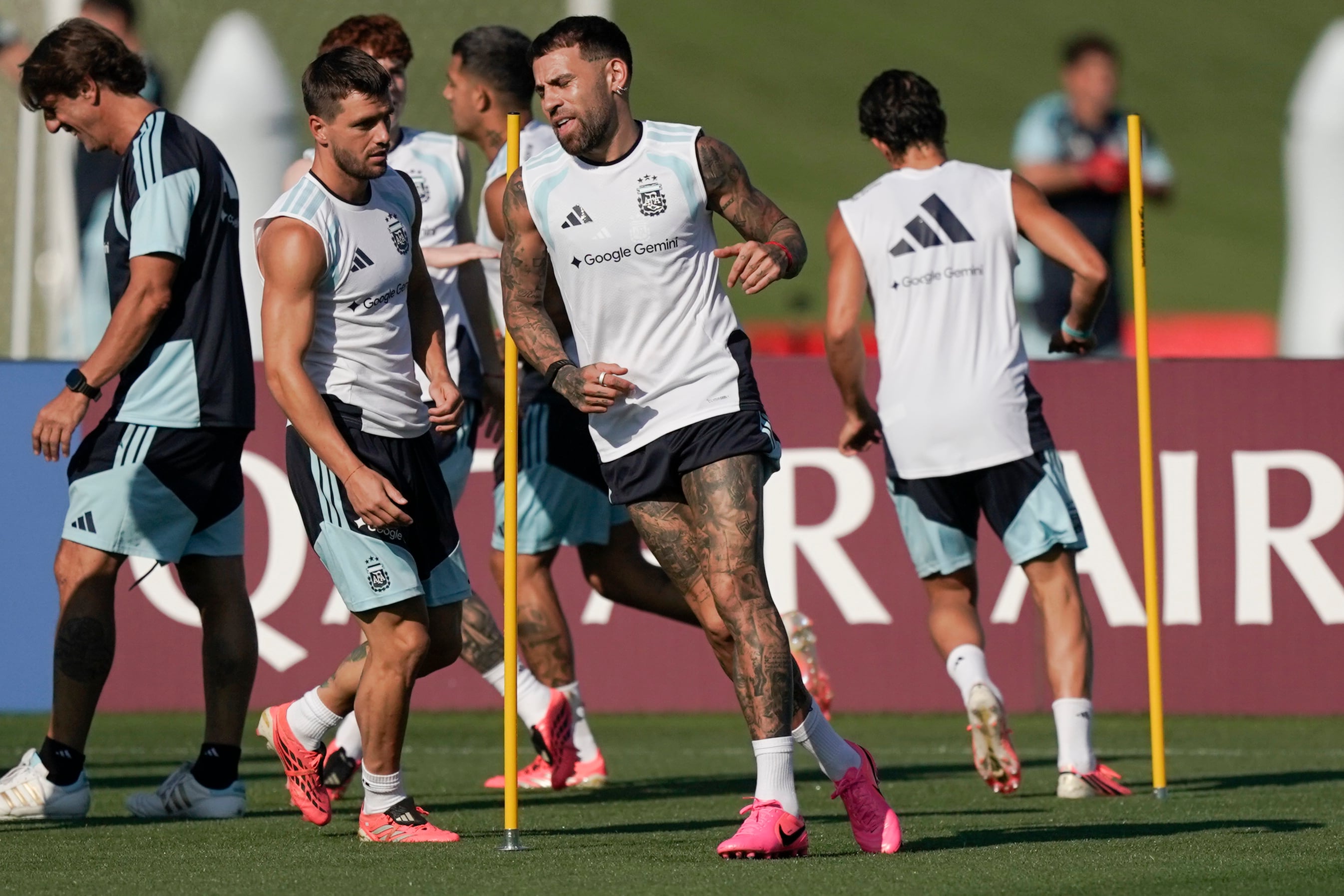 El desafío de Otamendi: perdió el puesto, pero no el liderazgo, y ahora busca volver a meterse en la pelea