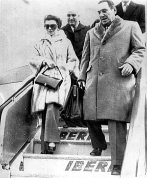 El matrimonio Perón, de regreso en Madrid, luego de su primer retorno a la Argentina, en 1972