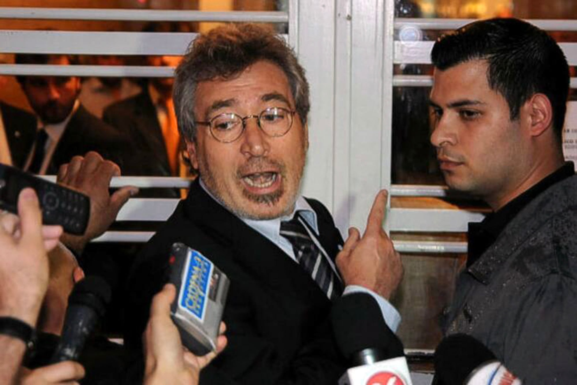 Octubre de 2011, cuando Daniel Vila desafió a Julio Grondona en la selecciones y no lo dejaron entrar a la AFA