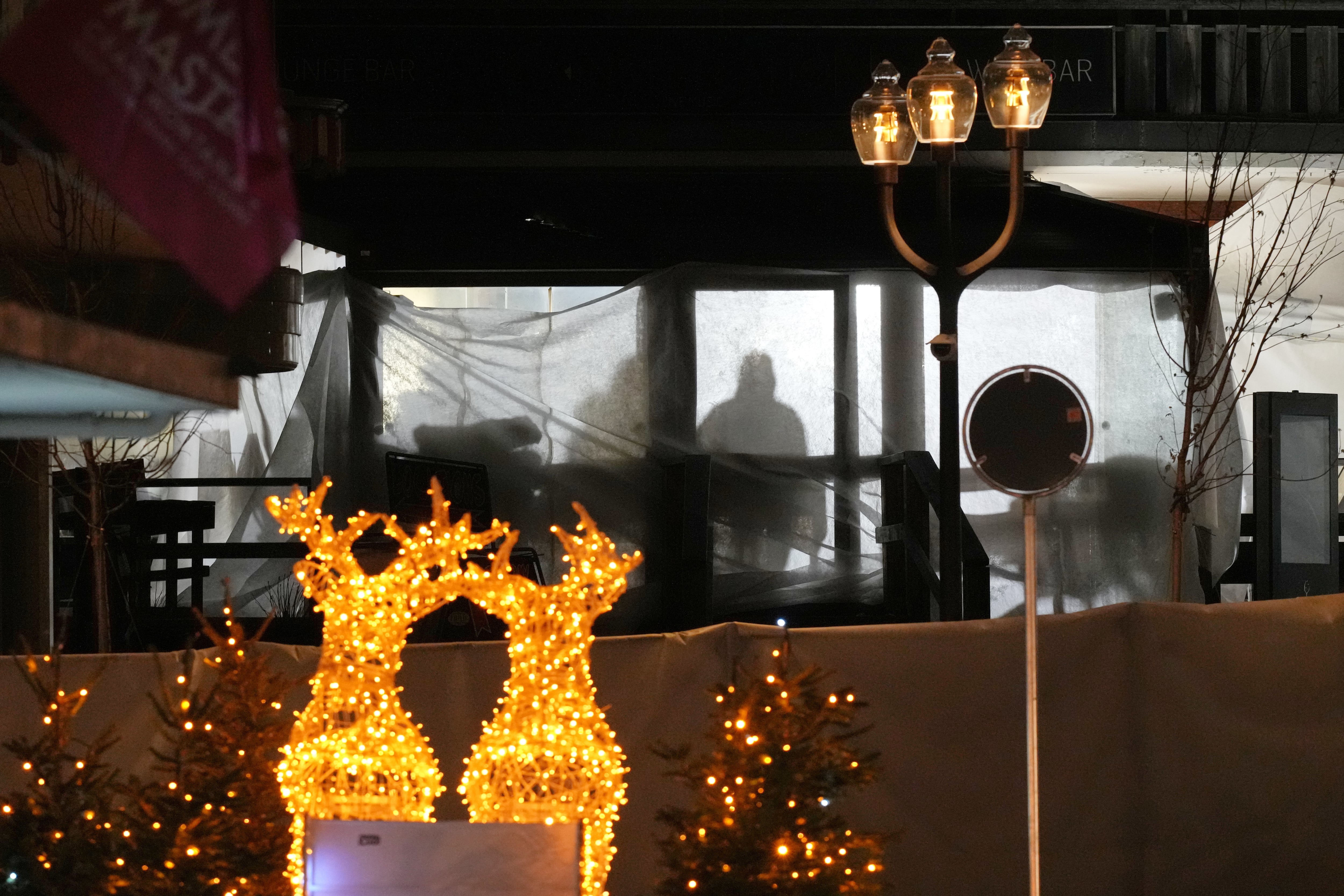 Tragedia de Año Nuevo en Suiza: intentan identificar a los muertos y una madre busca a su hijo