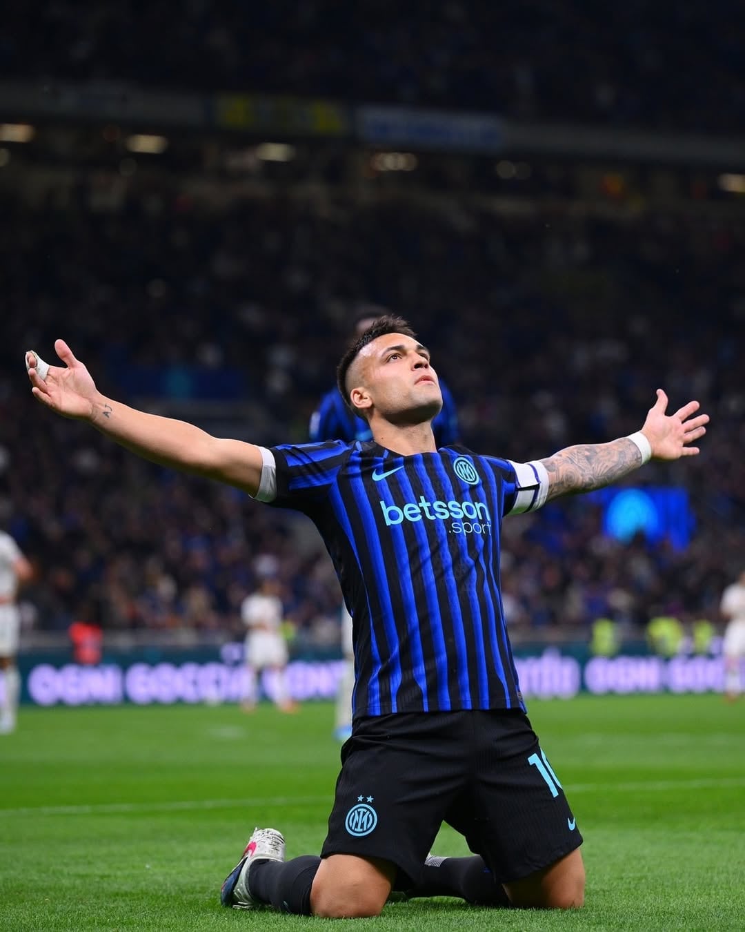 En gran nivel en la Serie A, Martínez busca ganarse un lugar en el once de Lionel Scaloni.