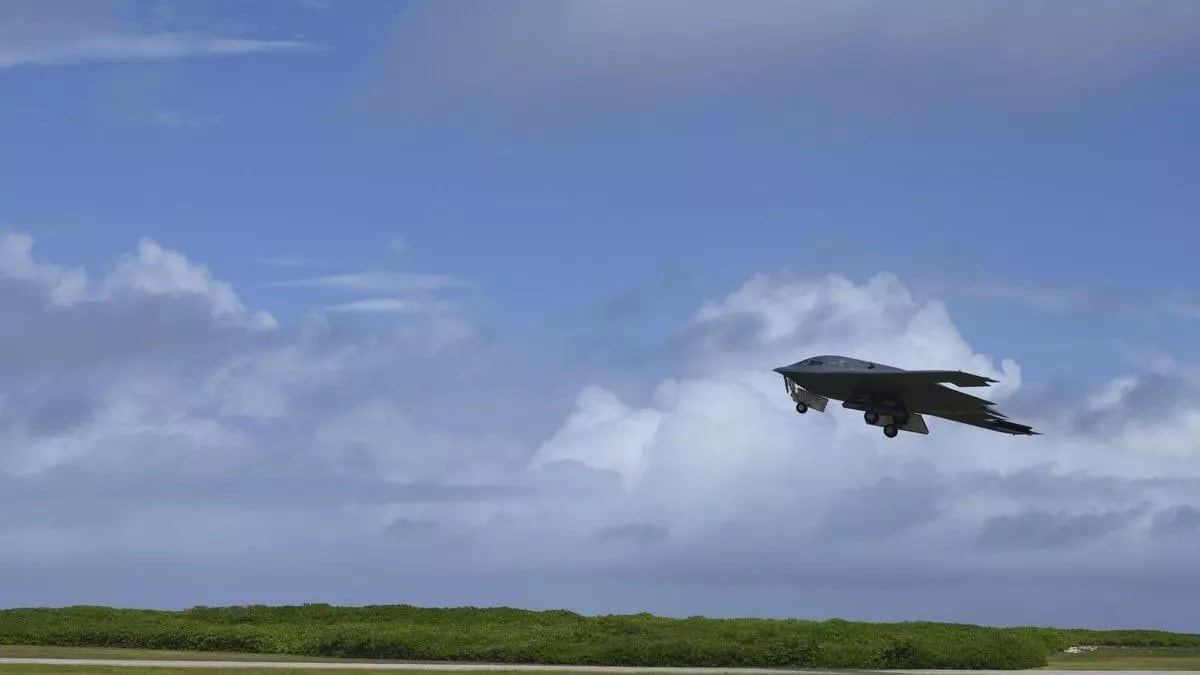 Un bombardero de Estados Unidos despega de la base Diego García (Archivo)