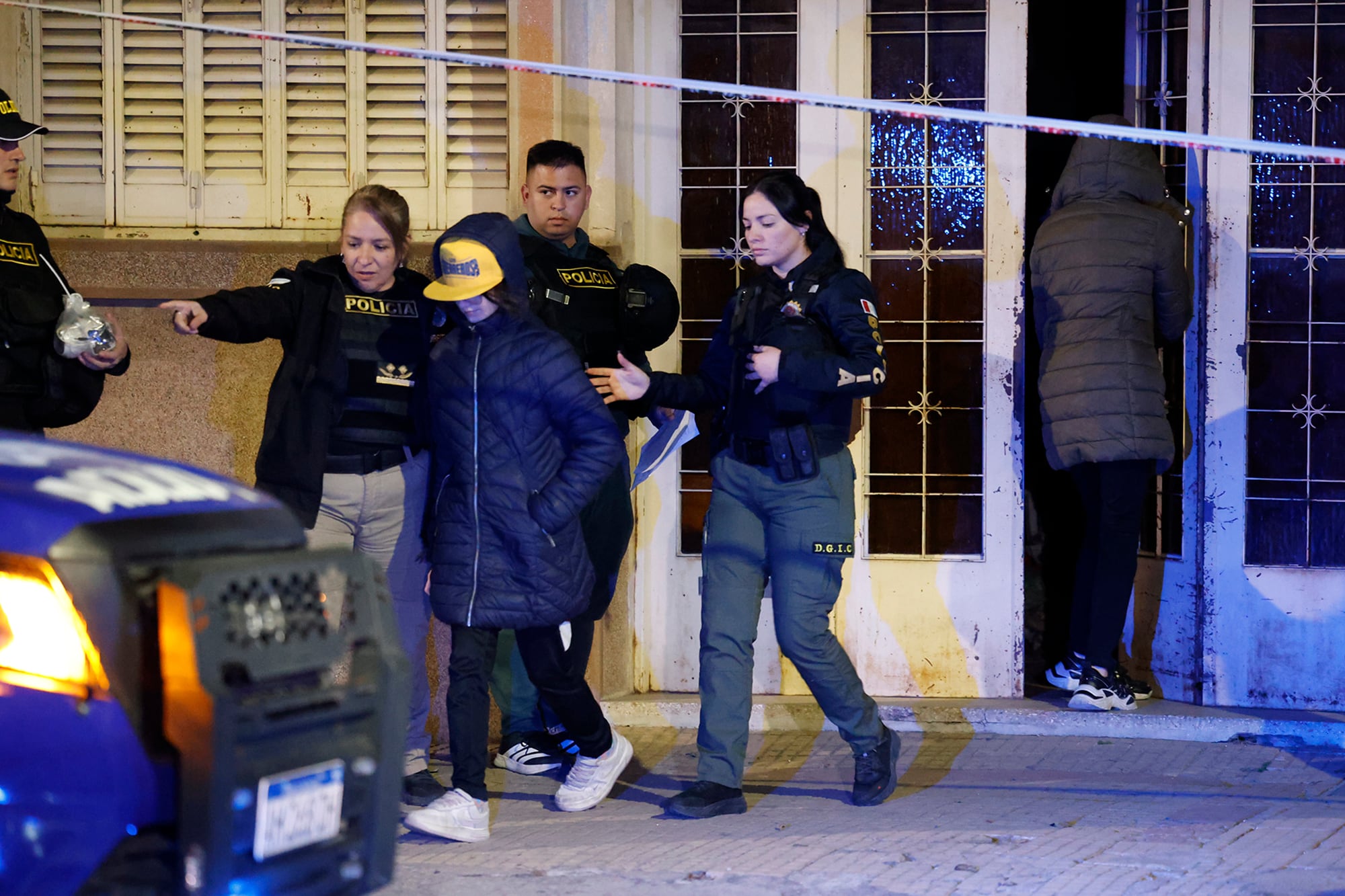 Mujer e hija del detenido en el caso de Agostina Vega