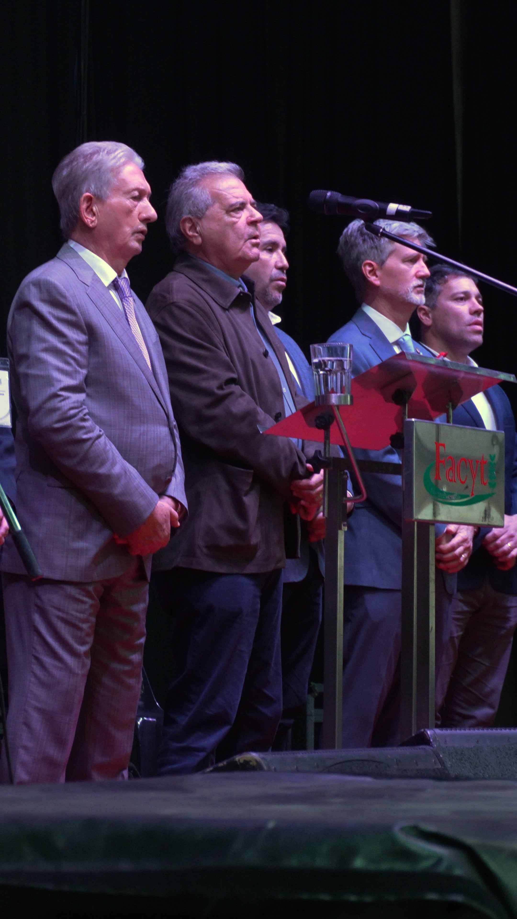 Héctor Laca, fundador de Facyt en primer plano