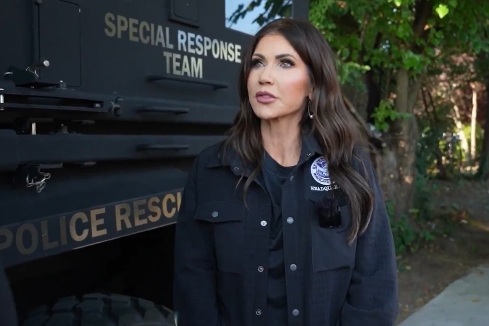 La secretaria de Seguridad Nacional, Kristi Noem, resolvió poner fin a la designación del TPS para Venezuela tras una revisión exhaustiva de la situación del país y consultas con agencias como el Departamento de Estado