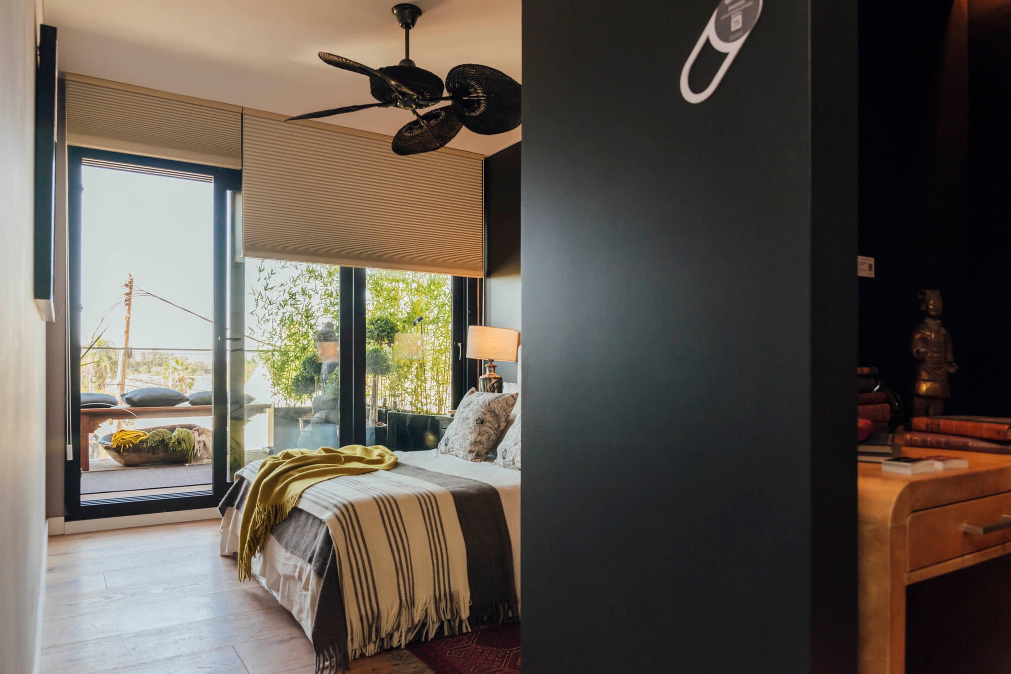 Ventilador de techo (Desde Asia). Cortinas 'Duette' (Hunter Douglas).