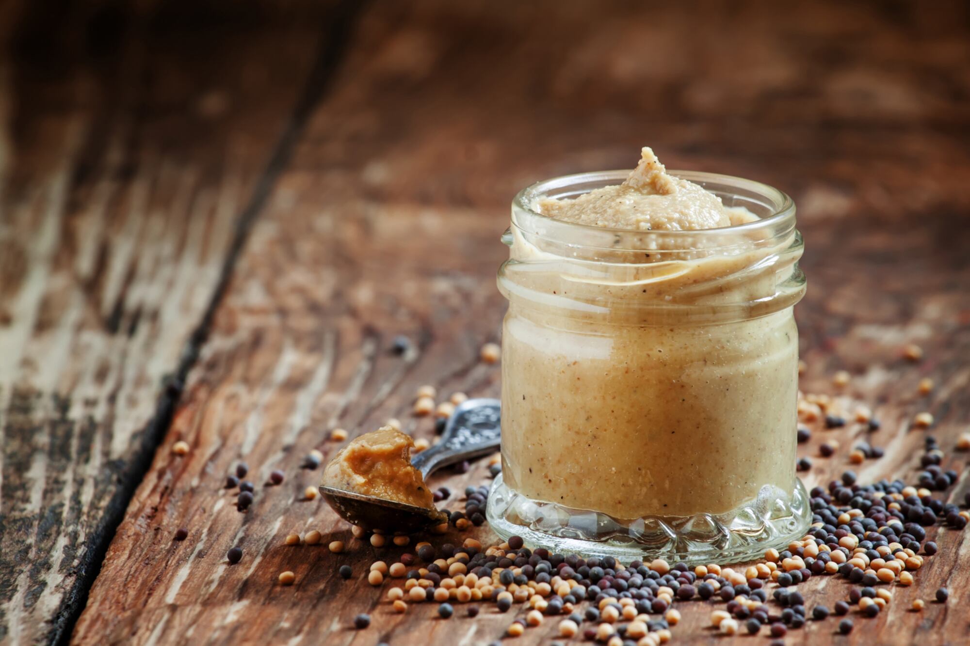 La mostaza casera puede variar en sabor y picor según el tipo de semillas y el tiempo que se deje reposar en vinagre.