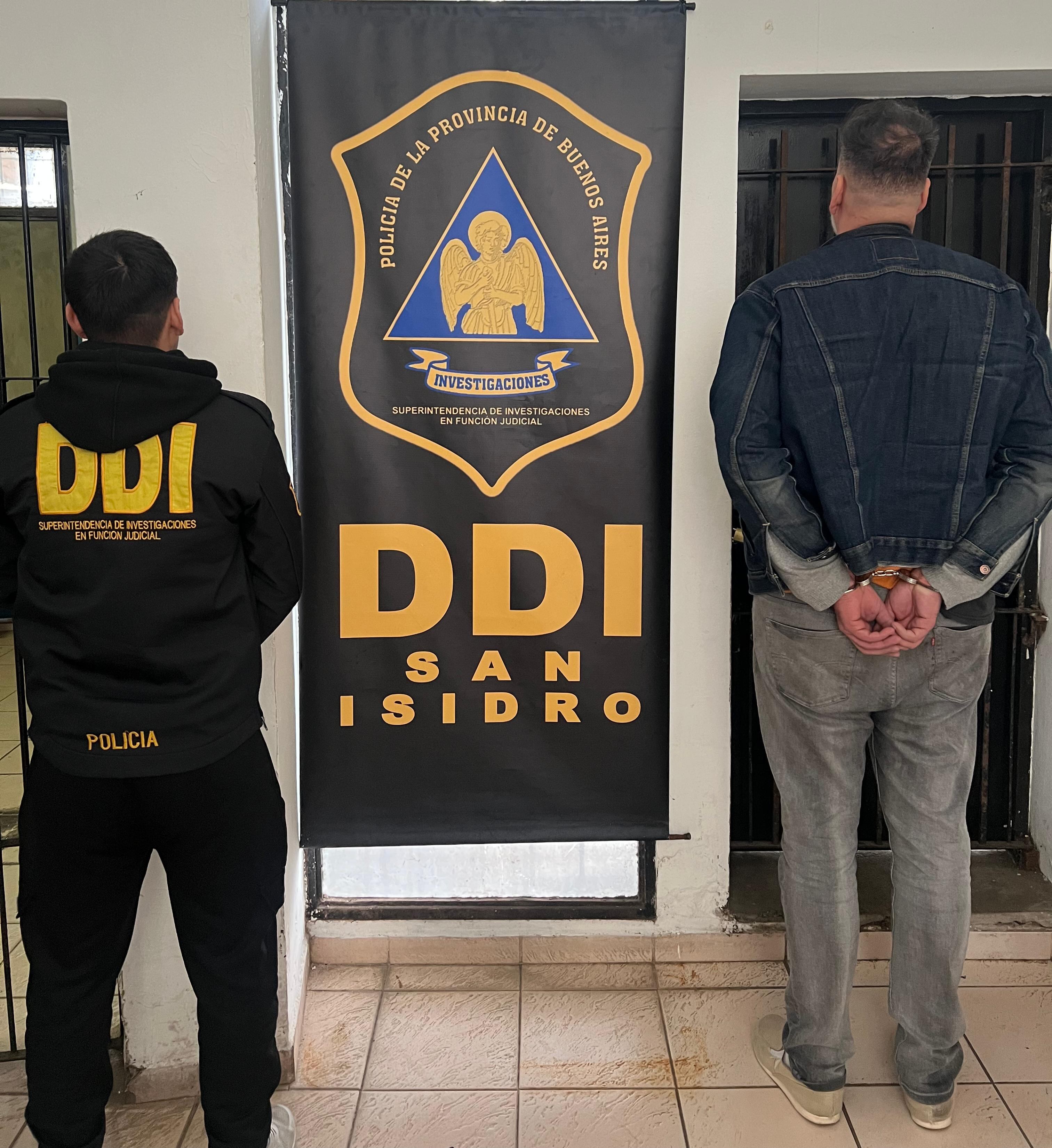 Leonardo Viqueira, detenido por personal de la DDI San Isidro en su casa de Olivos