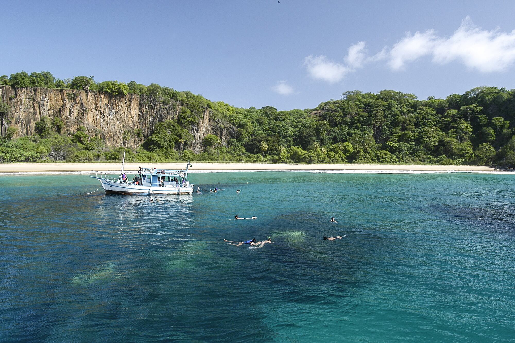 En Praia do Sancho es muy común hacer esnórquel